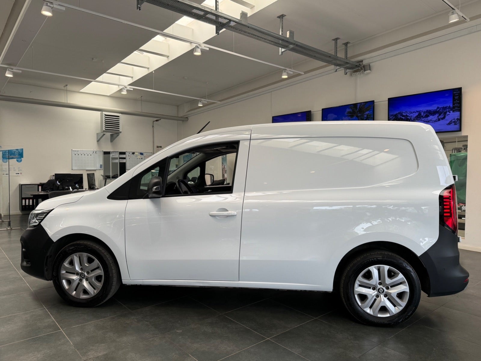 Renault Kangoo E-Tech, 122hk, 2024