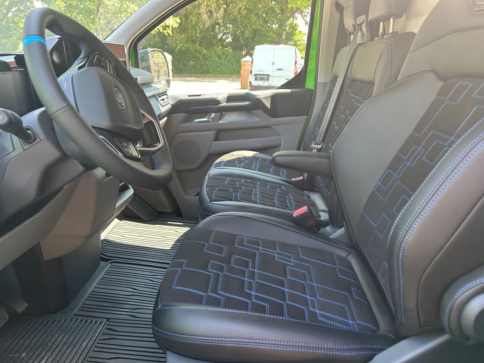 Ford Transit Custom 300 2.0 EcoBlue SelectShift, 170hp, 2026