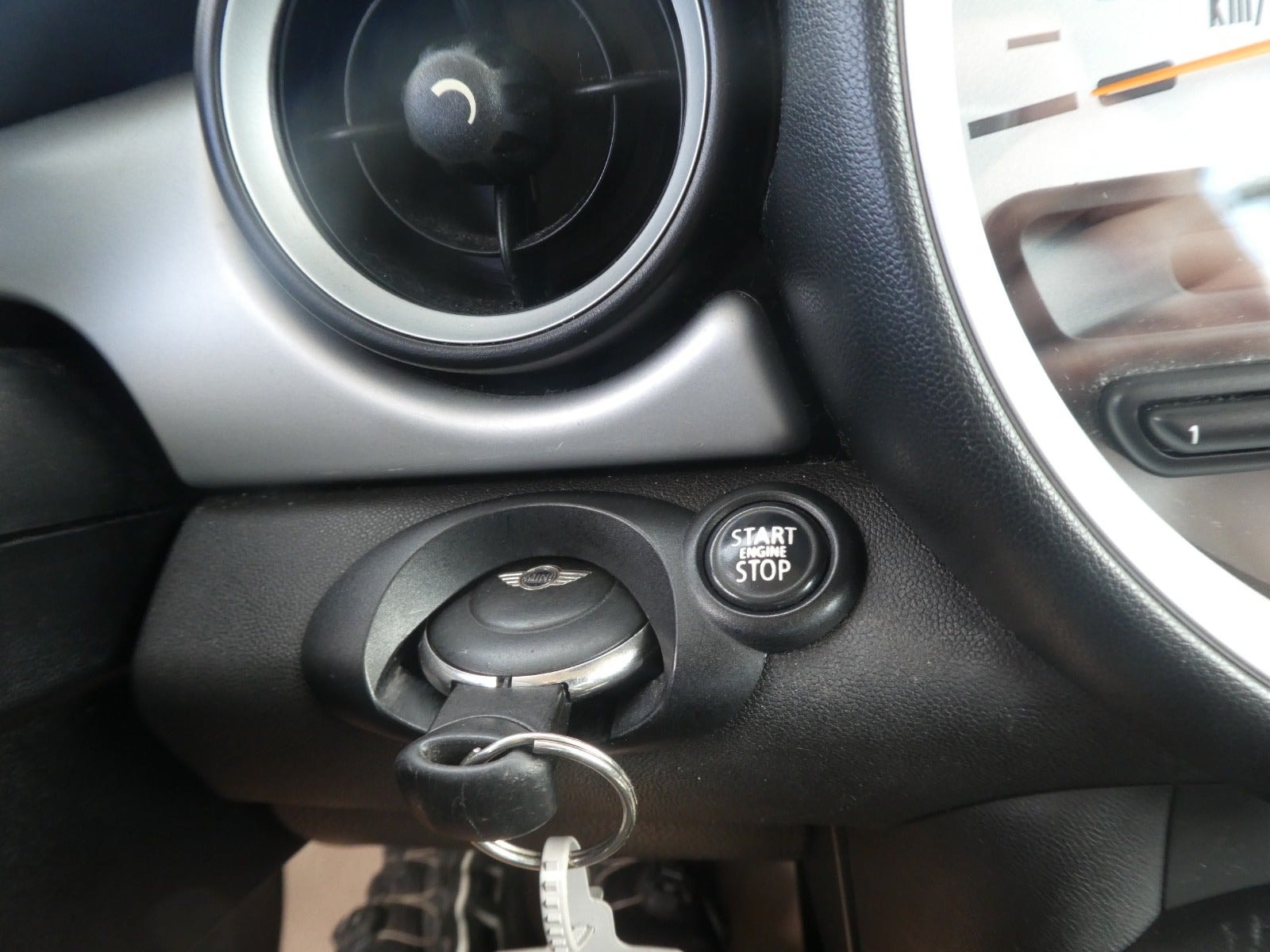 MINI One Manual, 75hp, 2012