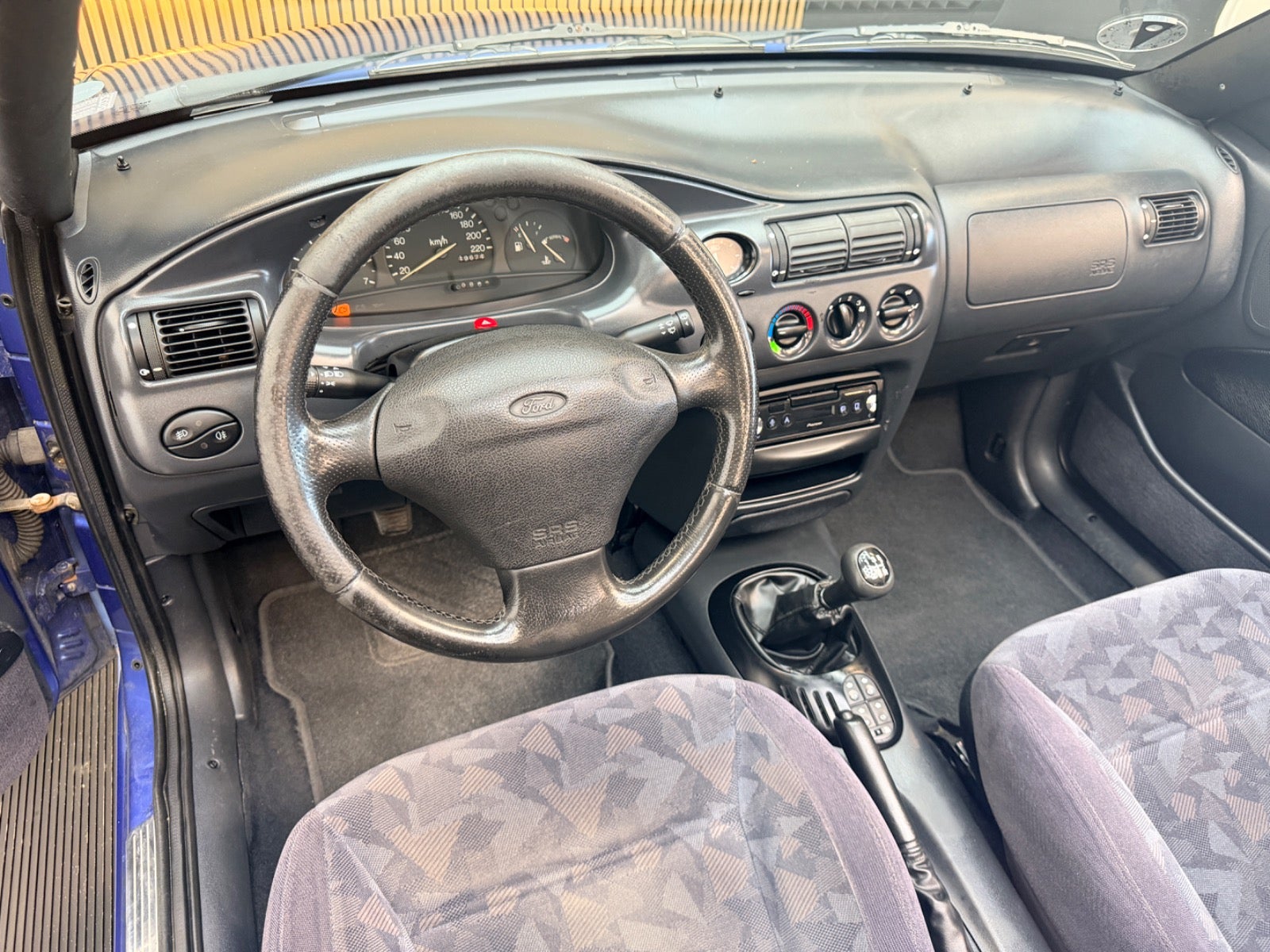 Ford Escort Cabriolet 1.6 Manuell, 5-trinn, 90hk, 1996