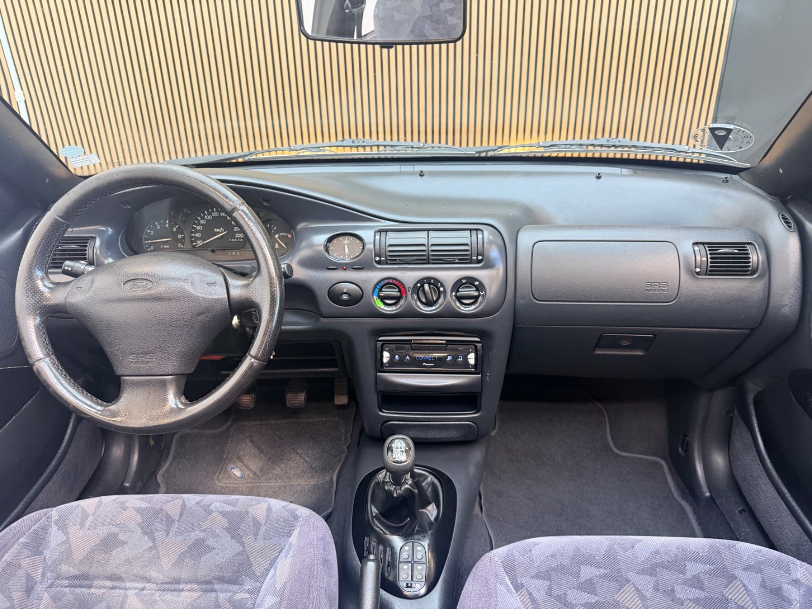 Ford Escort Cabriolet 1.6 Manuell, 5-trinn, 90hk, 1996
