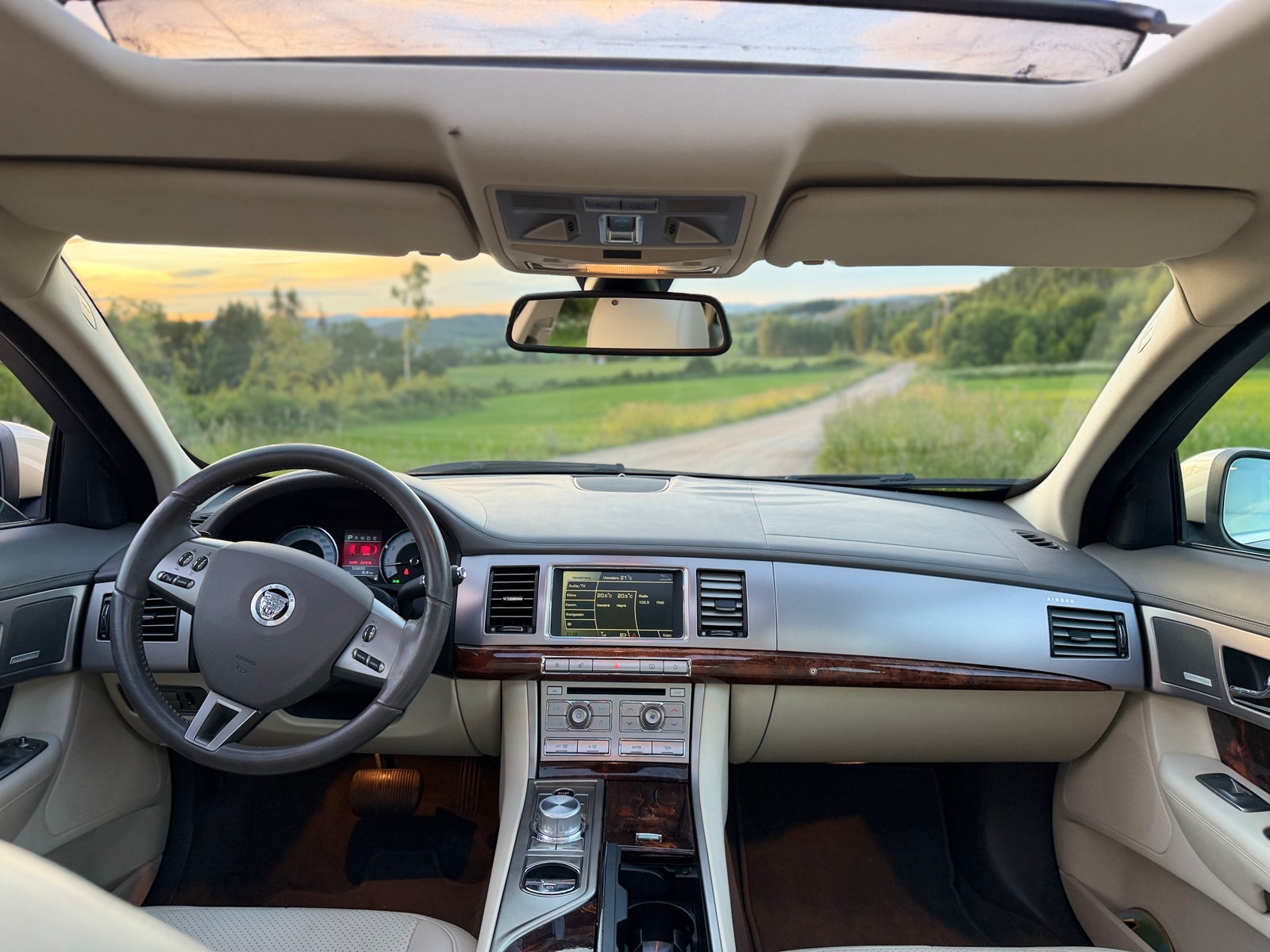 Jaguar XF 3.0 V6 Automatic, 238hp, 2009