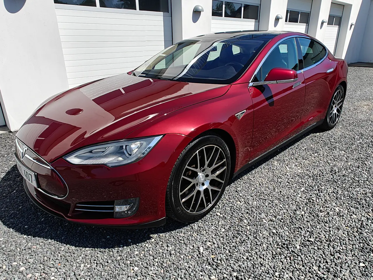 Tesla Model S 85, 378ps, 2013