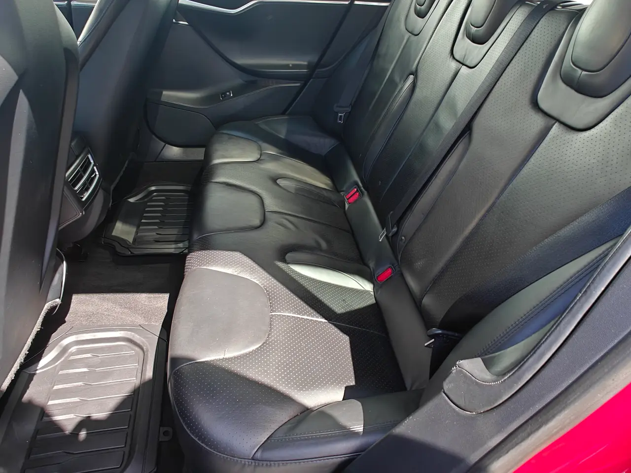 Tesla Model S 85, 378ps, 2013