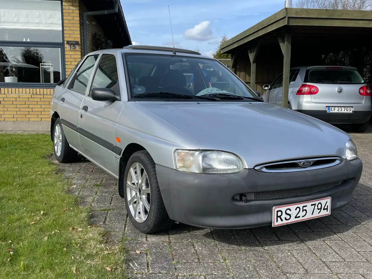 Ford Escort 5-dørs 1.6 Manuell, 5-trinn, 90hk, 1996
