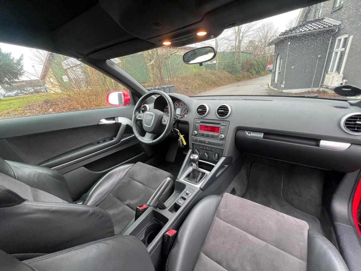 Audi A3 Cabriolet 1.6 TDI  Manual, 5-trins, 105ps, 2011