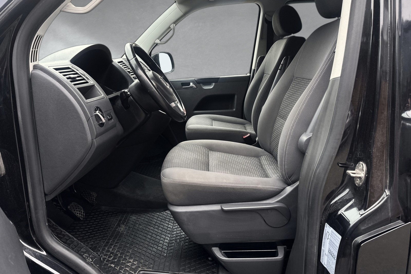 Volkswagen Multivan 2.0 TDI BMT Manual, 114hp, 2013