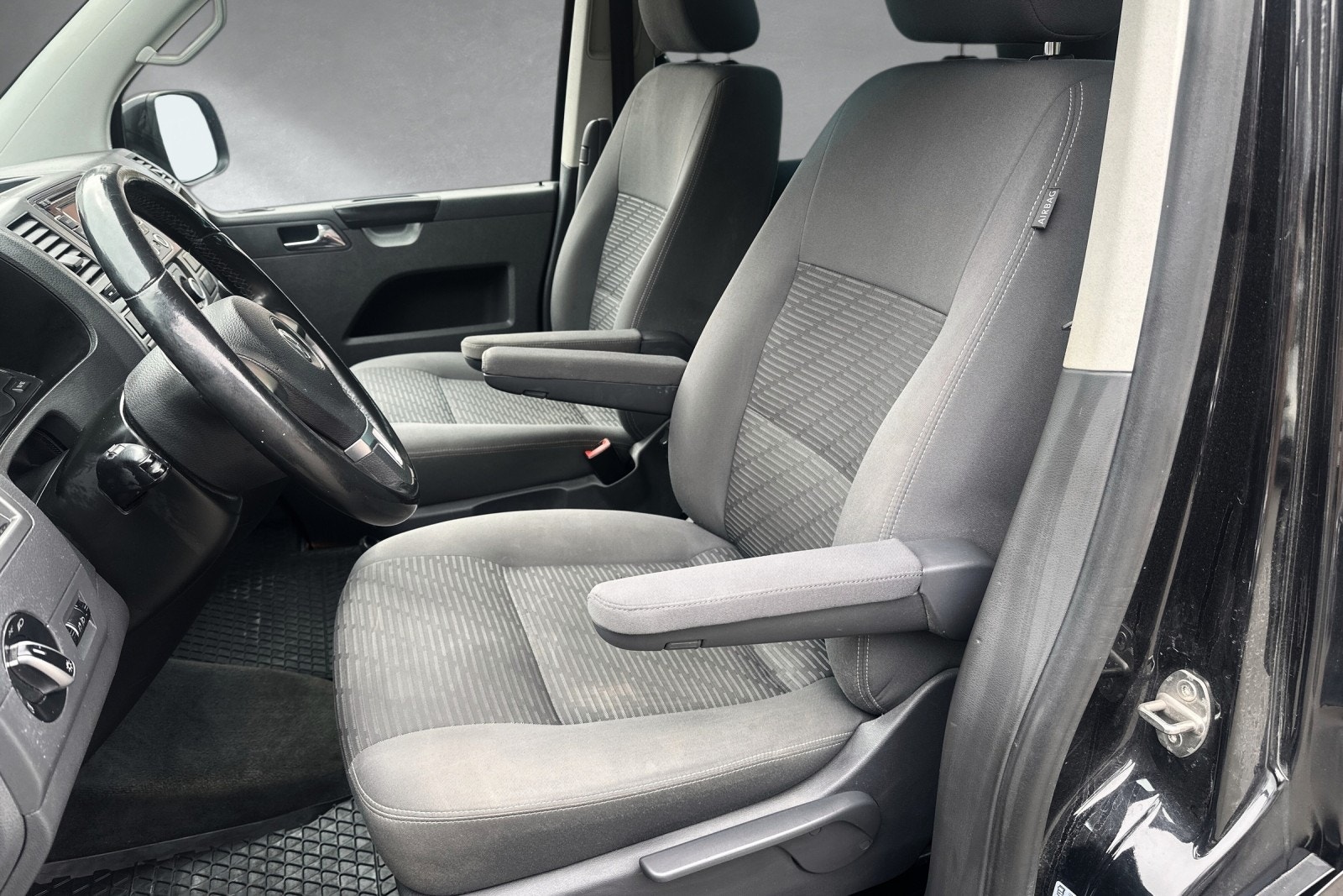 Volkswagen Multivan 2.0 TDI BMT Manual, 114hp, 2013