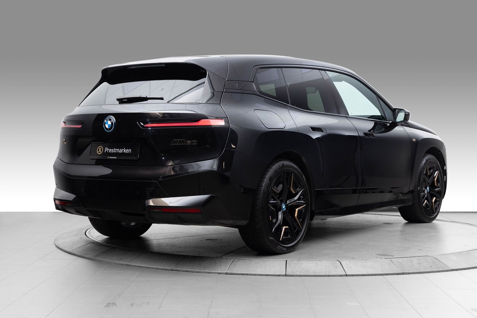 BMW iX M60, 540ps, 2023