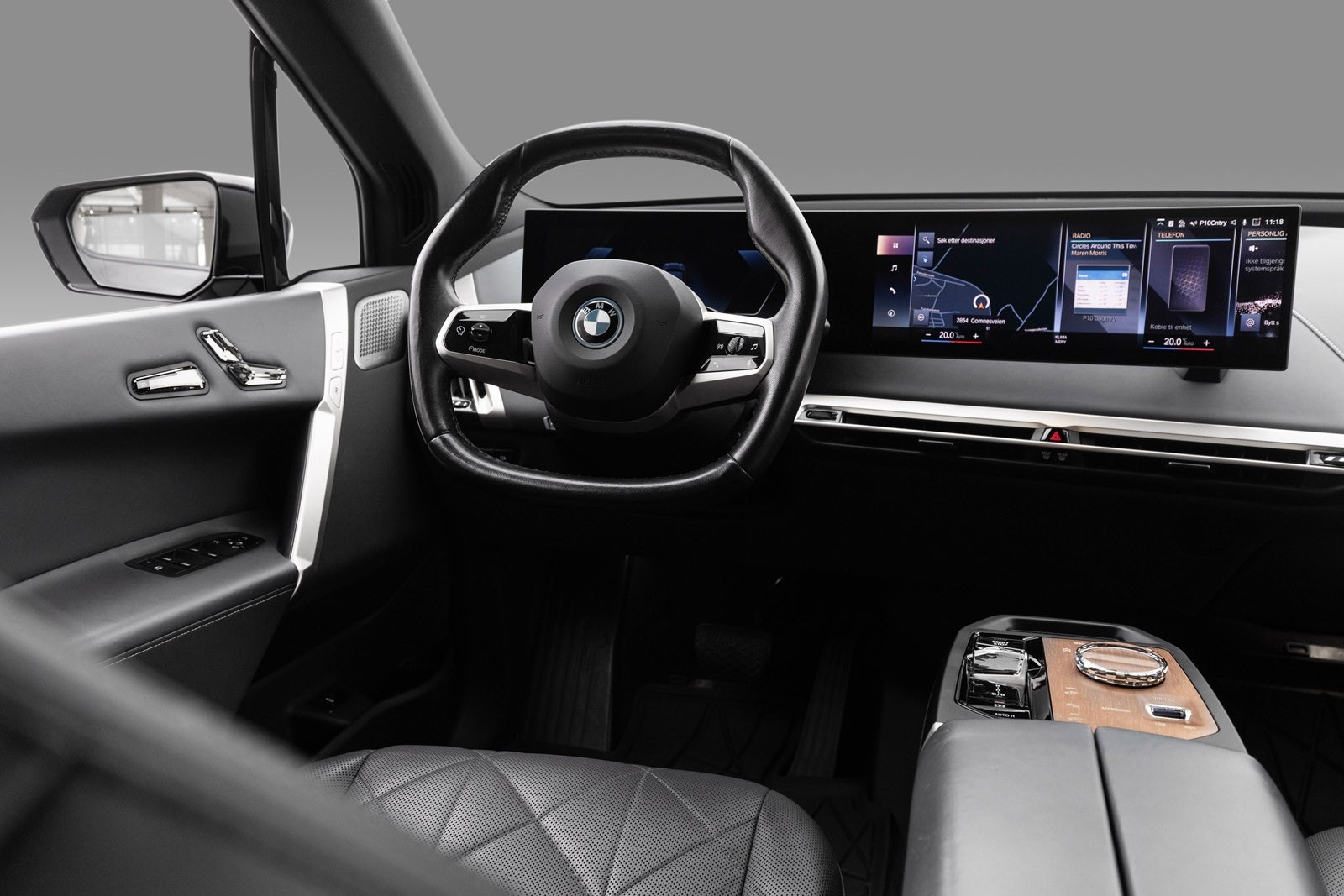 BMW iX M60, 540ps, 2023