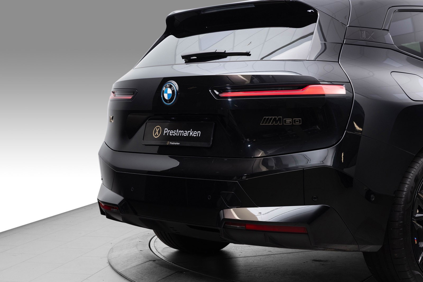 BMW iX M60, 540ps, 2023