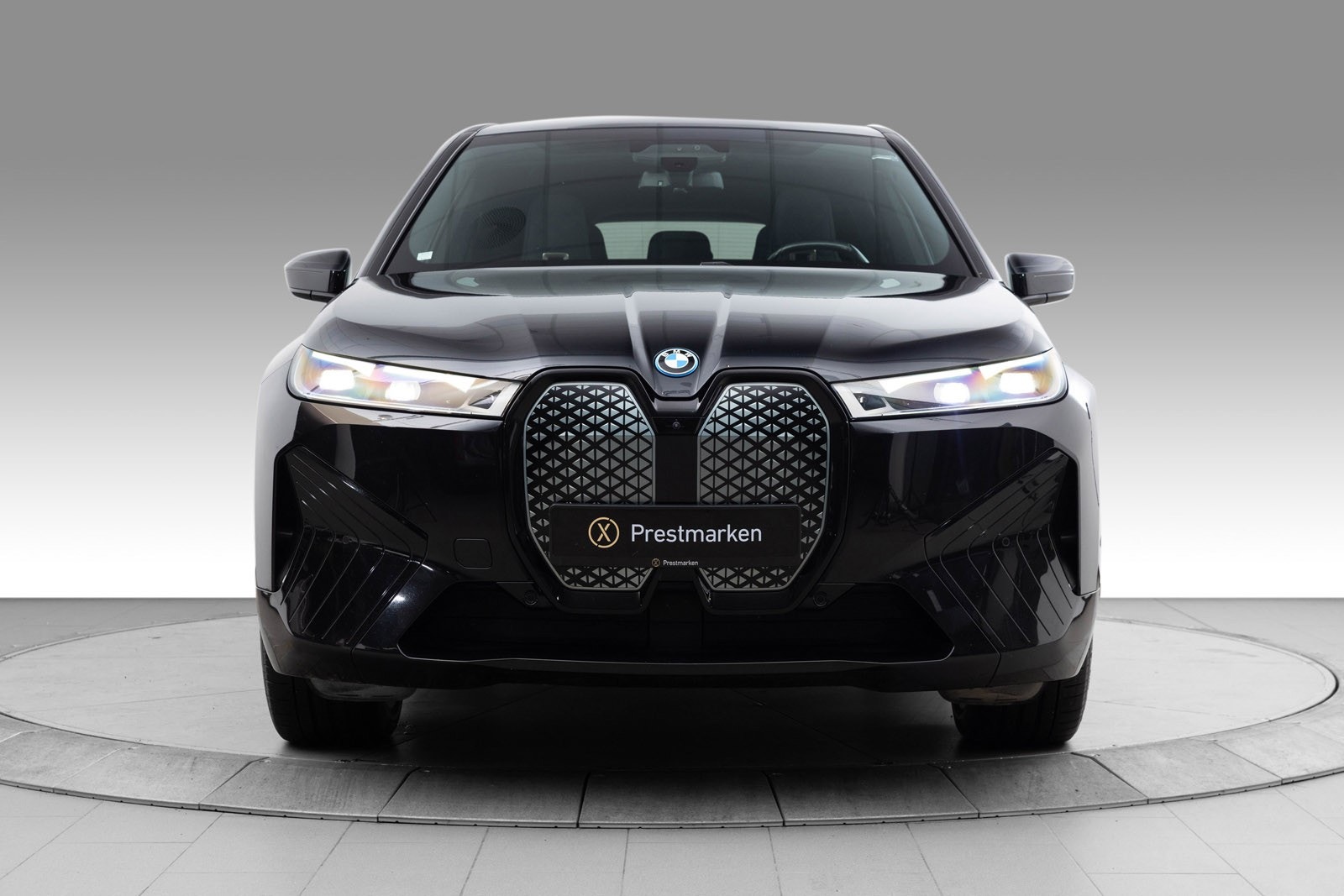 BMW iX M60, 540ps, 2023