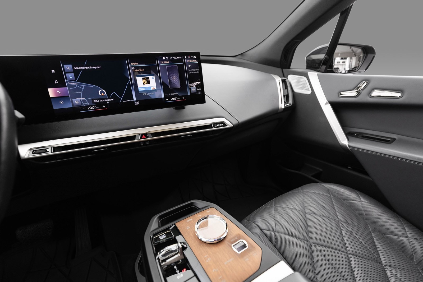 BMW iX M60, 540ps, 2023