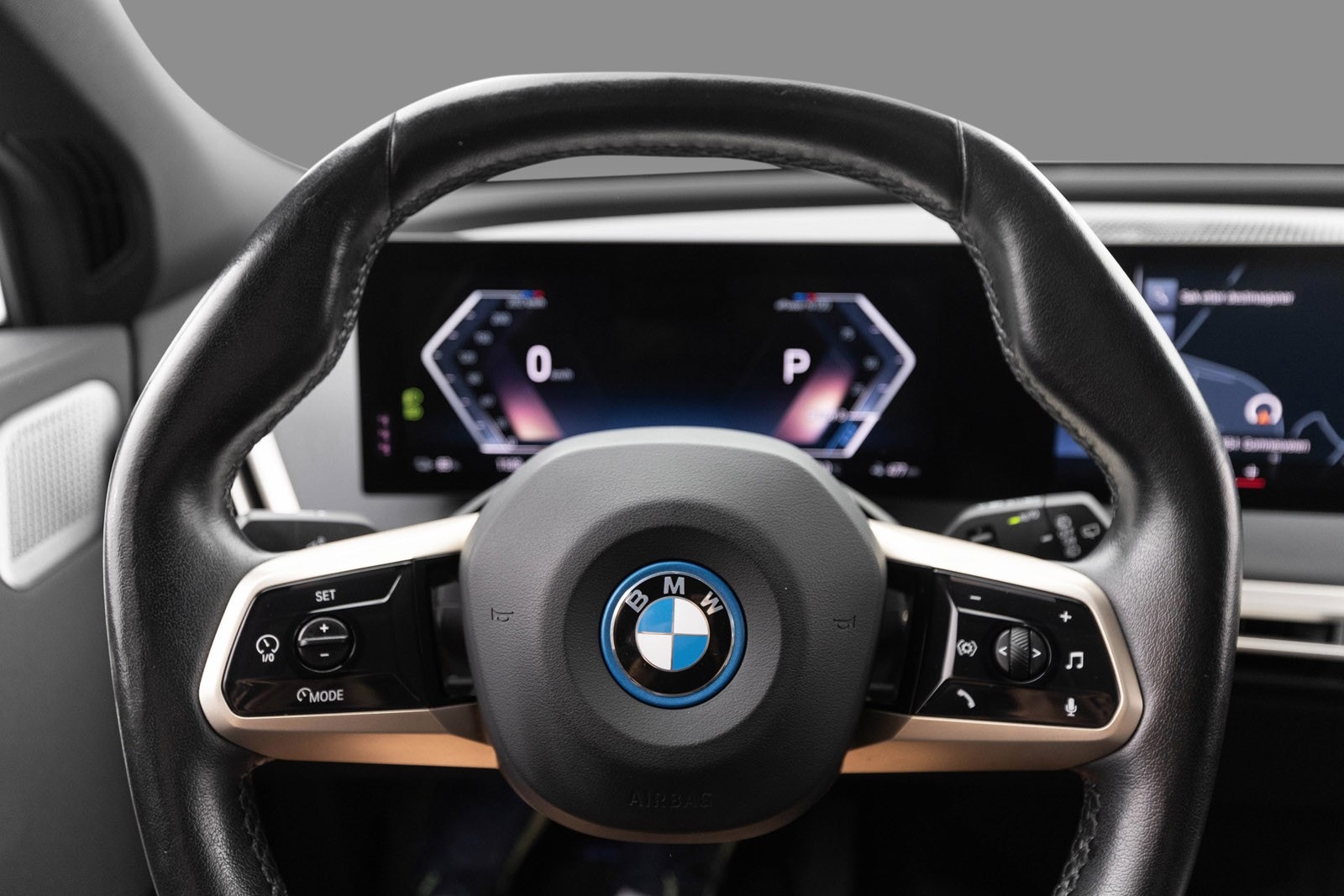 BMW iX M60, 540ps, 2023