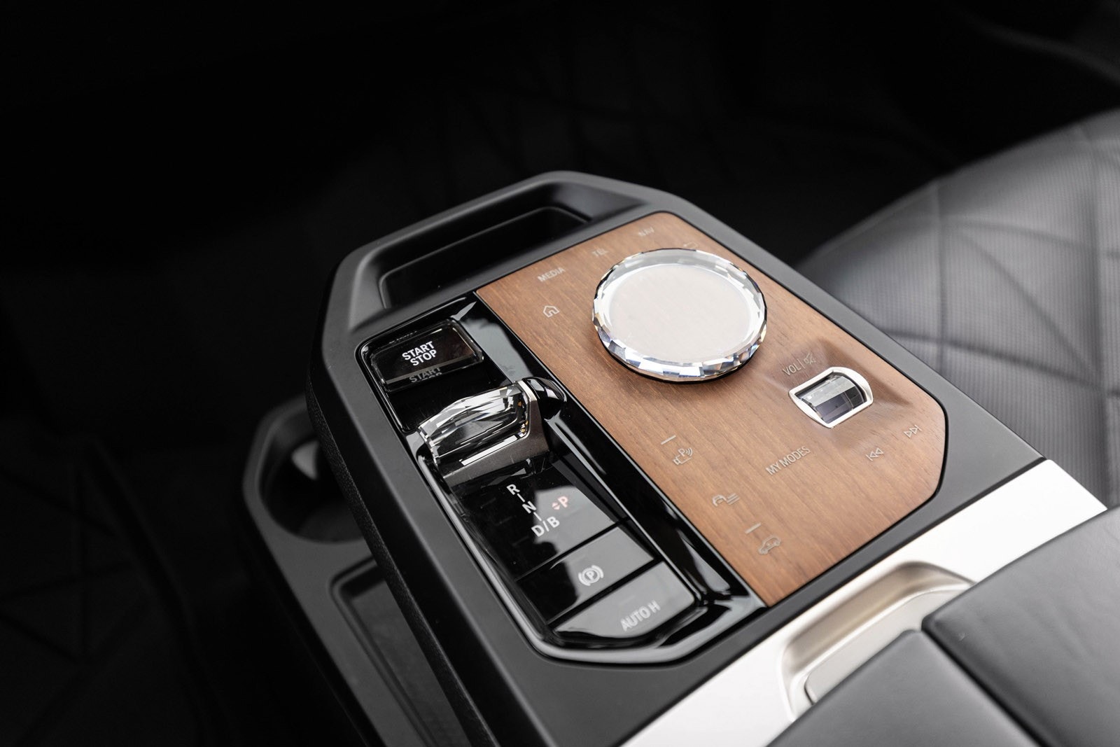 BMW iX M60, 540ps, 2023