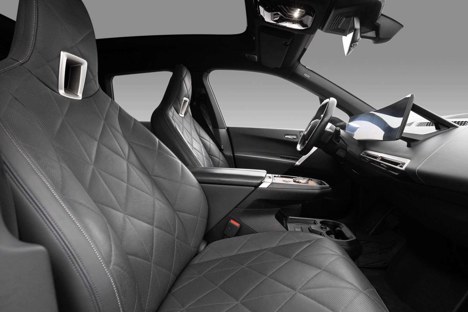 BMW iX M60, 540ps, 2023