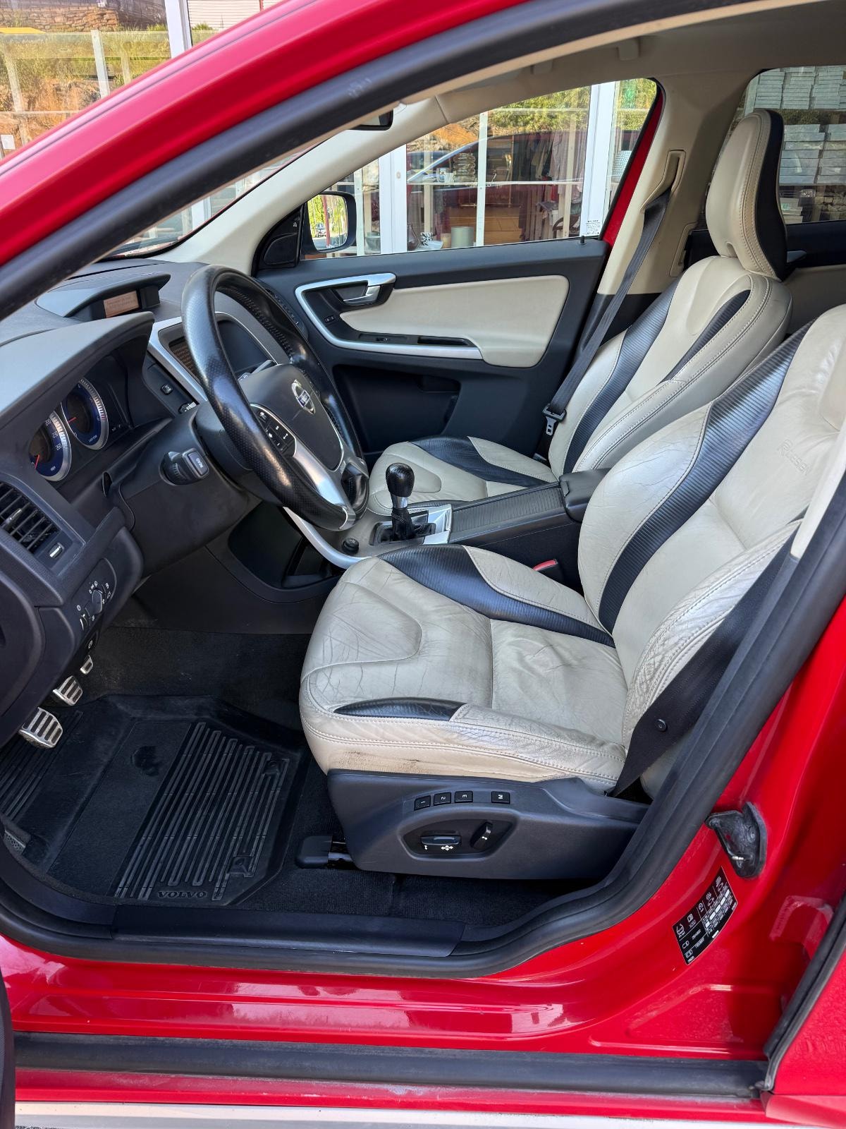 Volvo XC60 D3 AWD Manual, 163hp, 2011