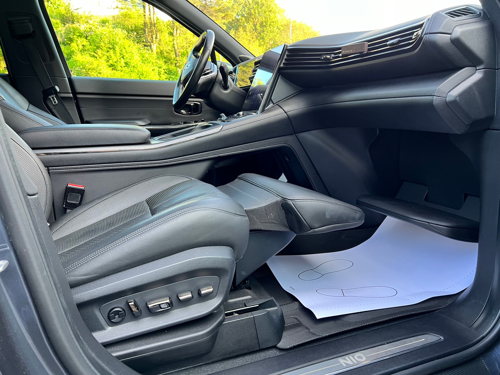 NIO ES8 Standard Range, 544hp, 2022