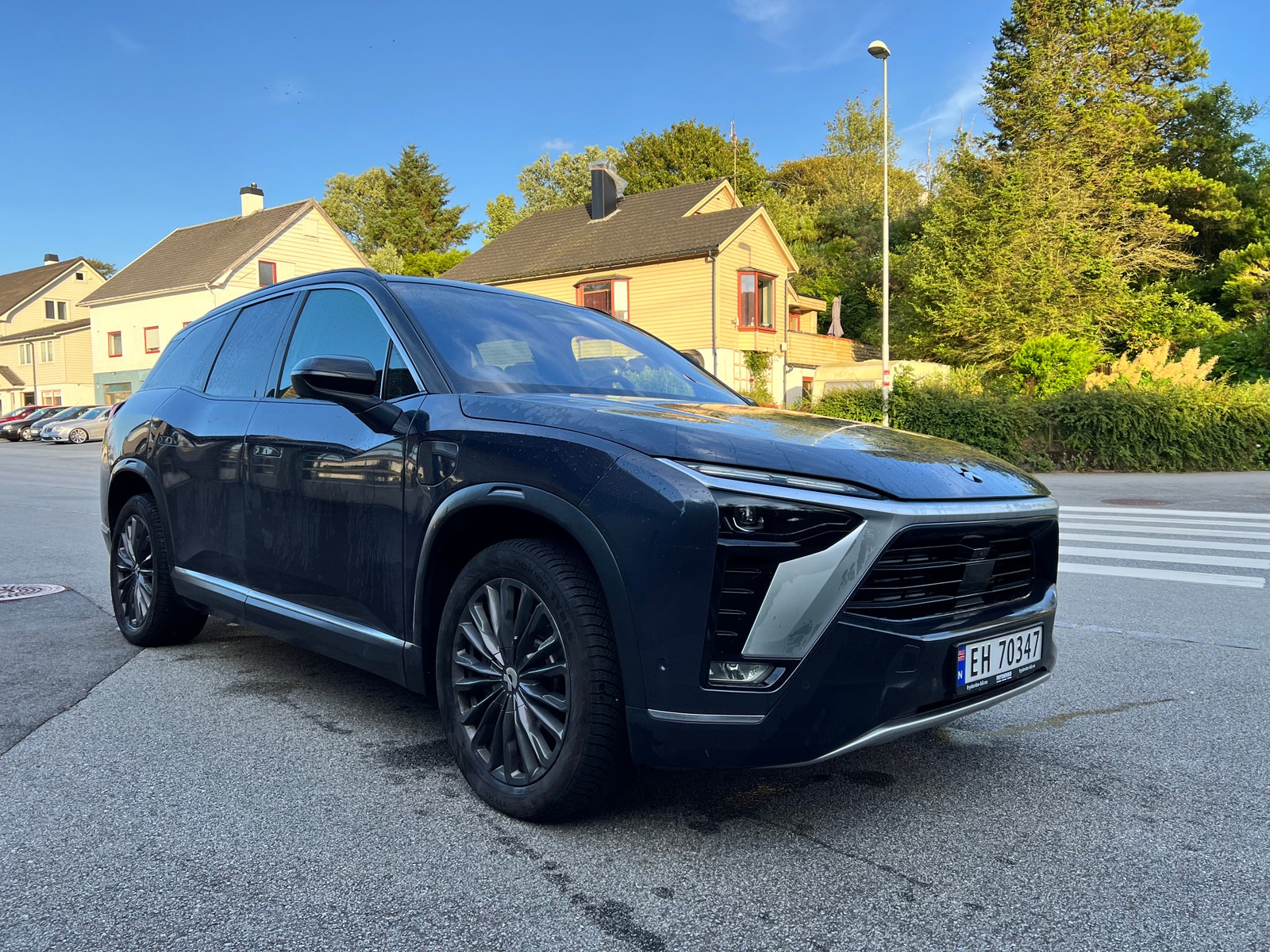 NIO ES8 Standard Range, 544hp, 2022