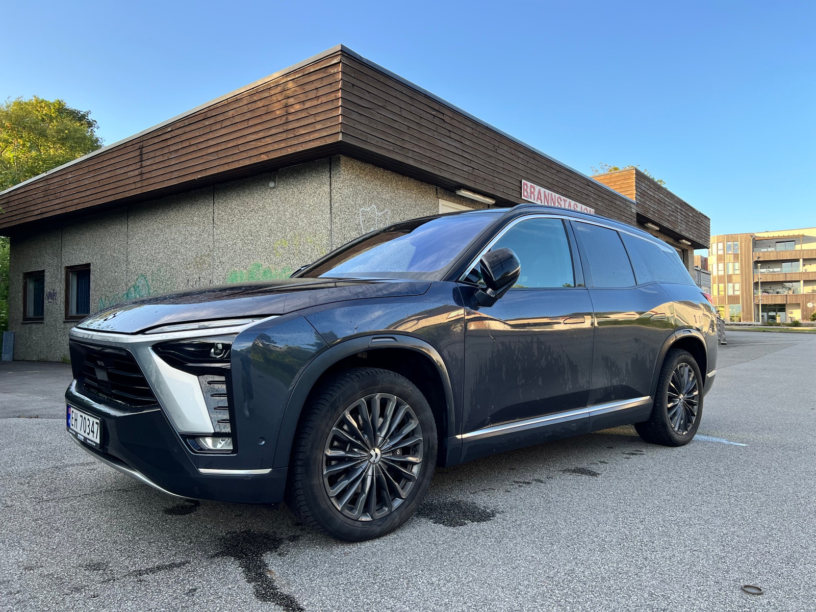 NIO ES8 Standard Range, 544hp, 2022