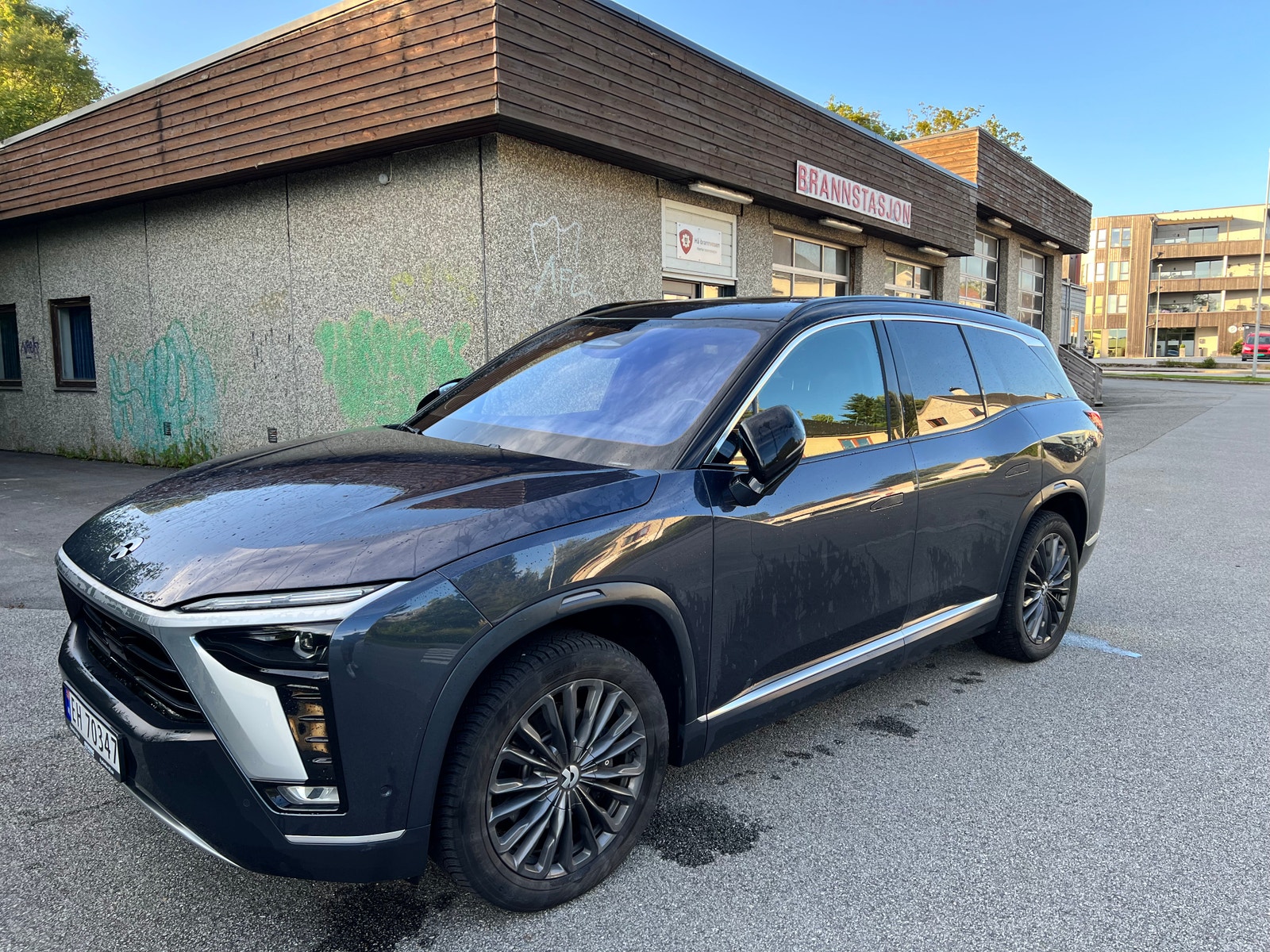 NIO ES8 Standard Range, 544hp, 2022