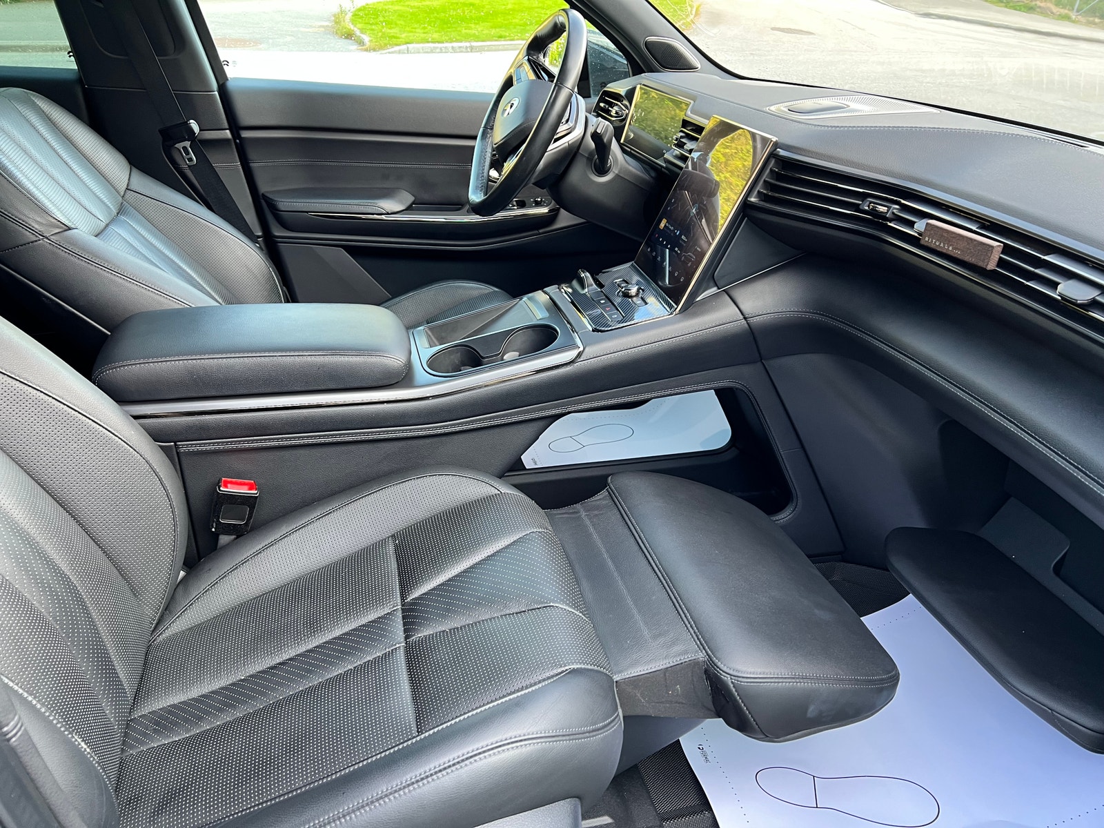 NIO ES8 Standard Range, 544hp, 2022