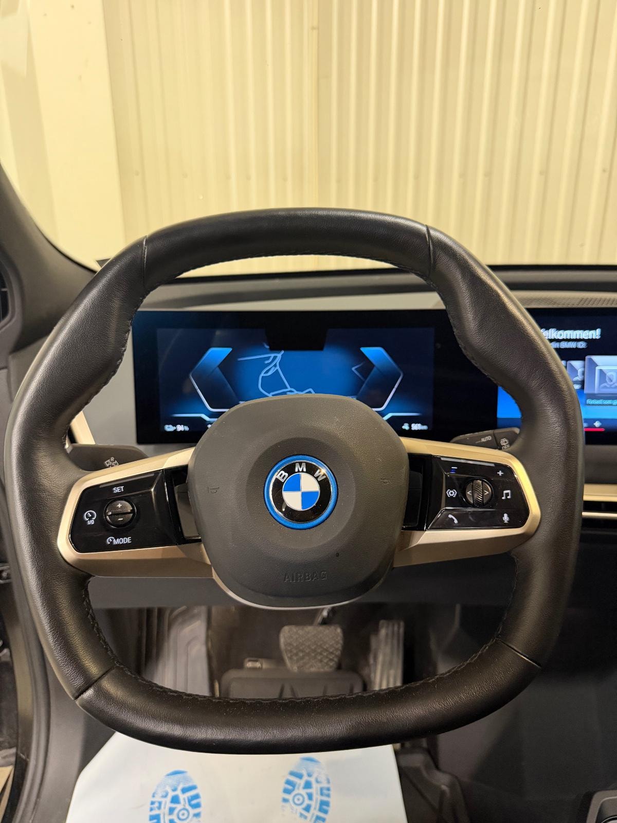 BMW iX M60, 540hp, 2022