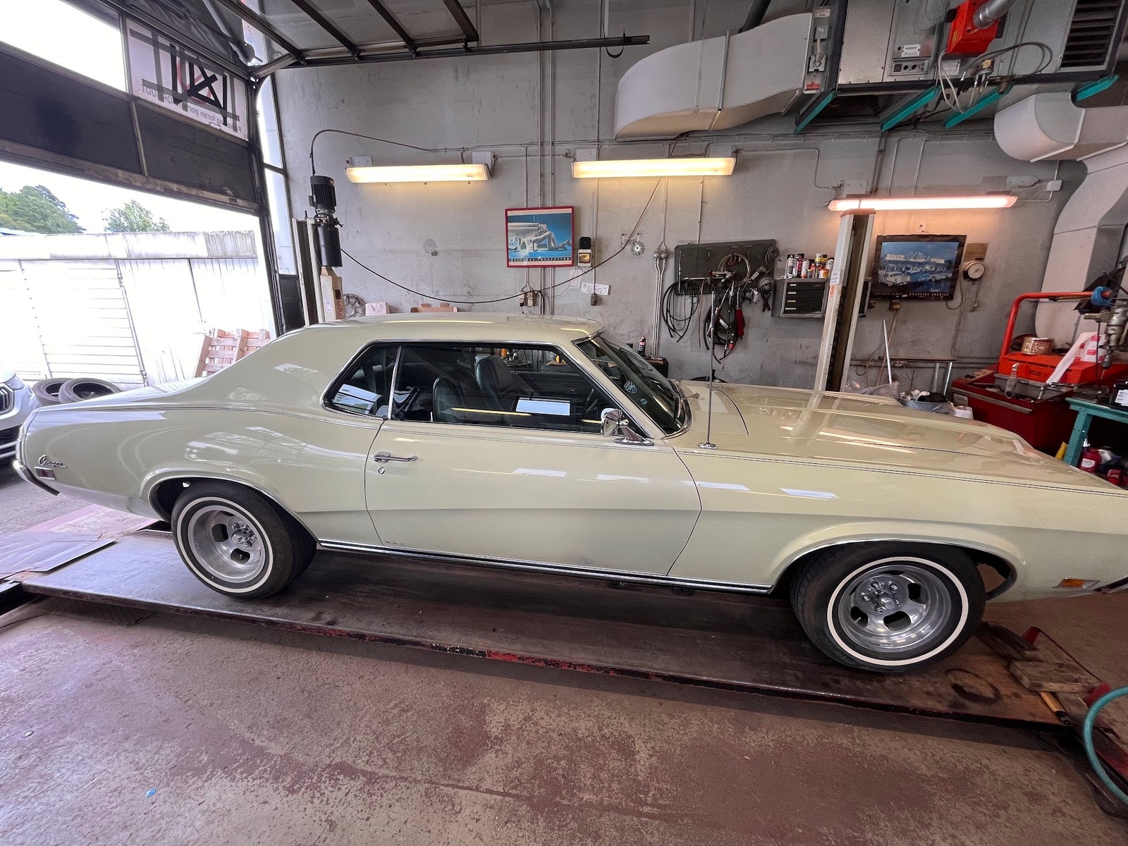Mercury Cougar 5.8 V8 SelectShift, 3-trins, 254ps, 1970