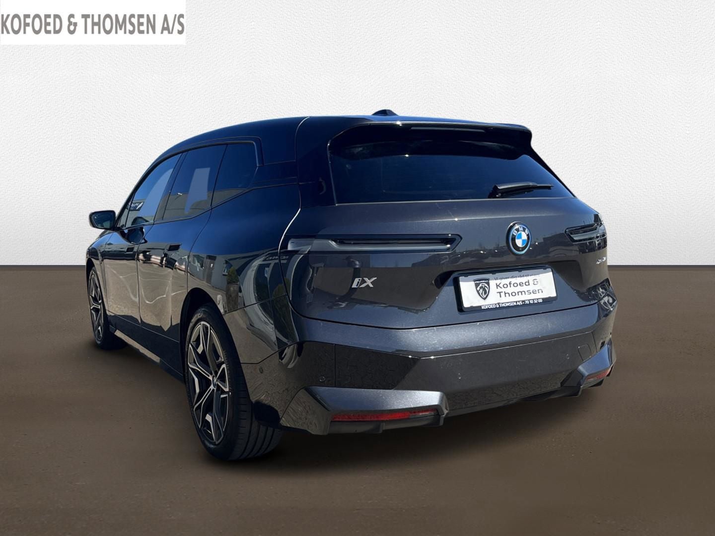 BMW iX xDrive50, 524hp, 2024
