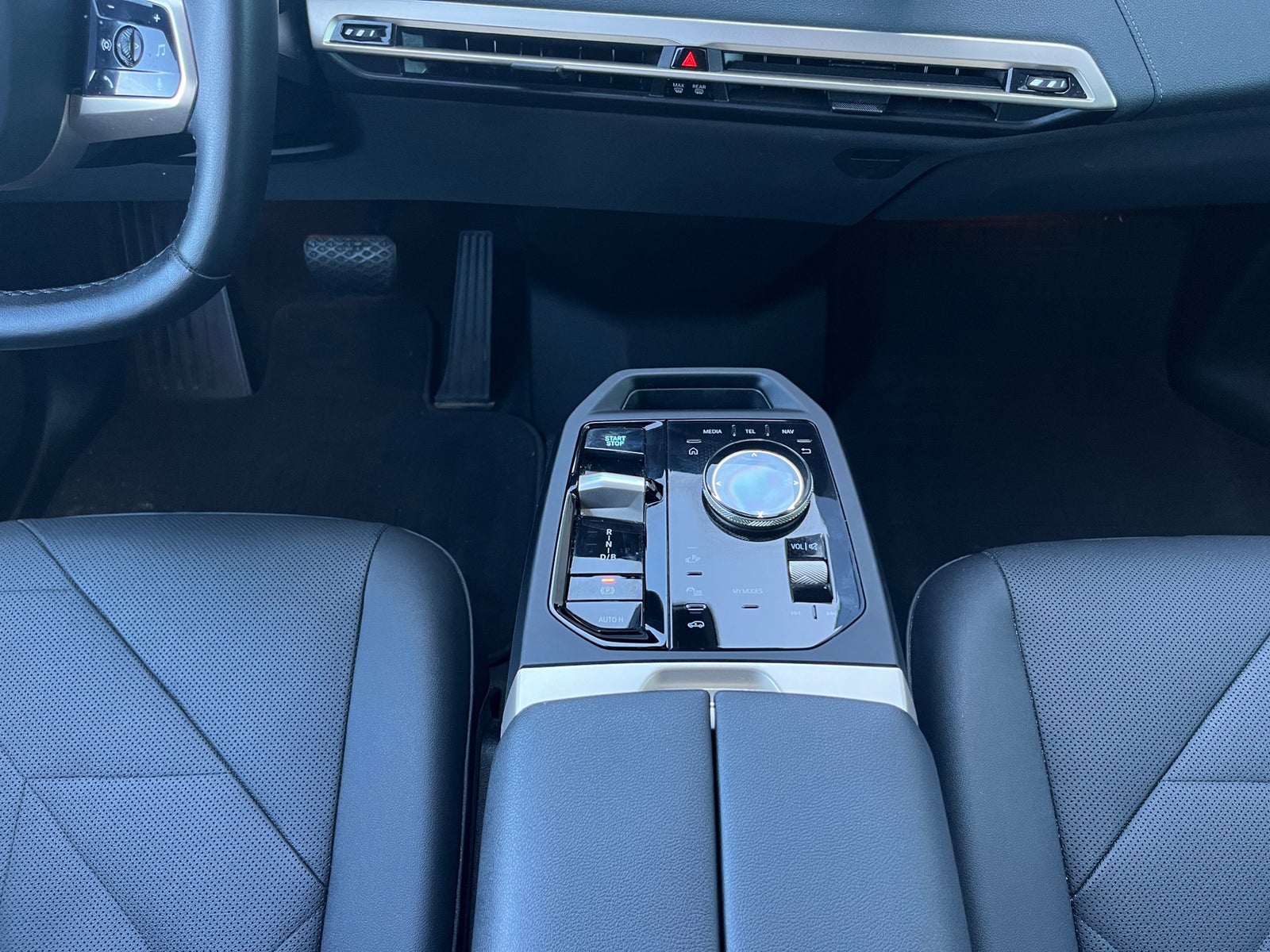 BMW iX xDrive50, 524hp, 2024