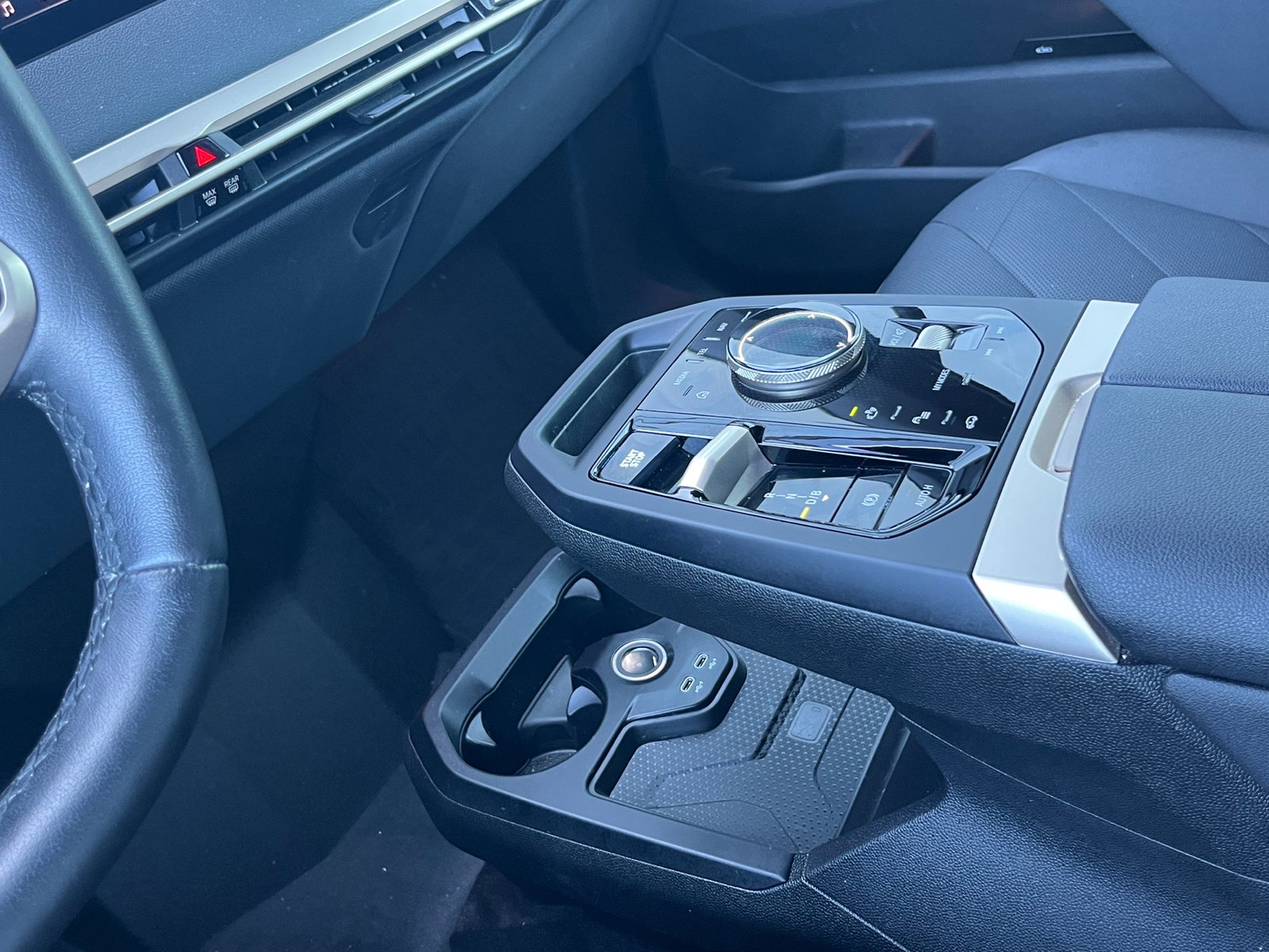 BMW iX xDrive50, 524hp, 2024