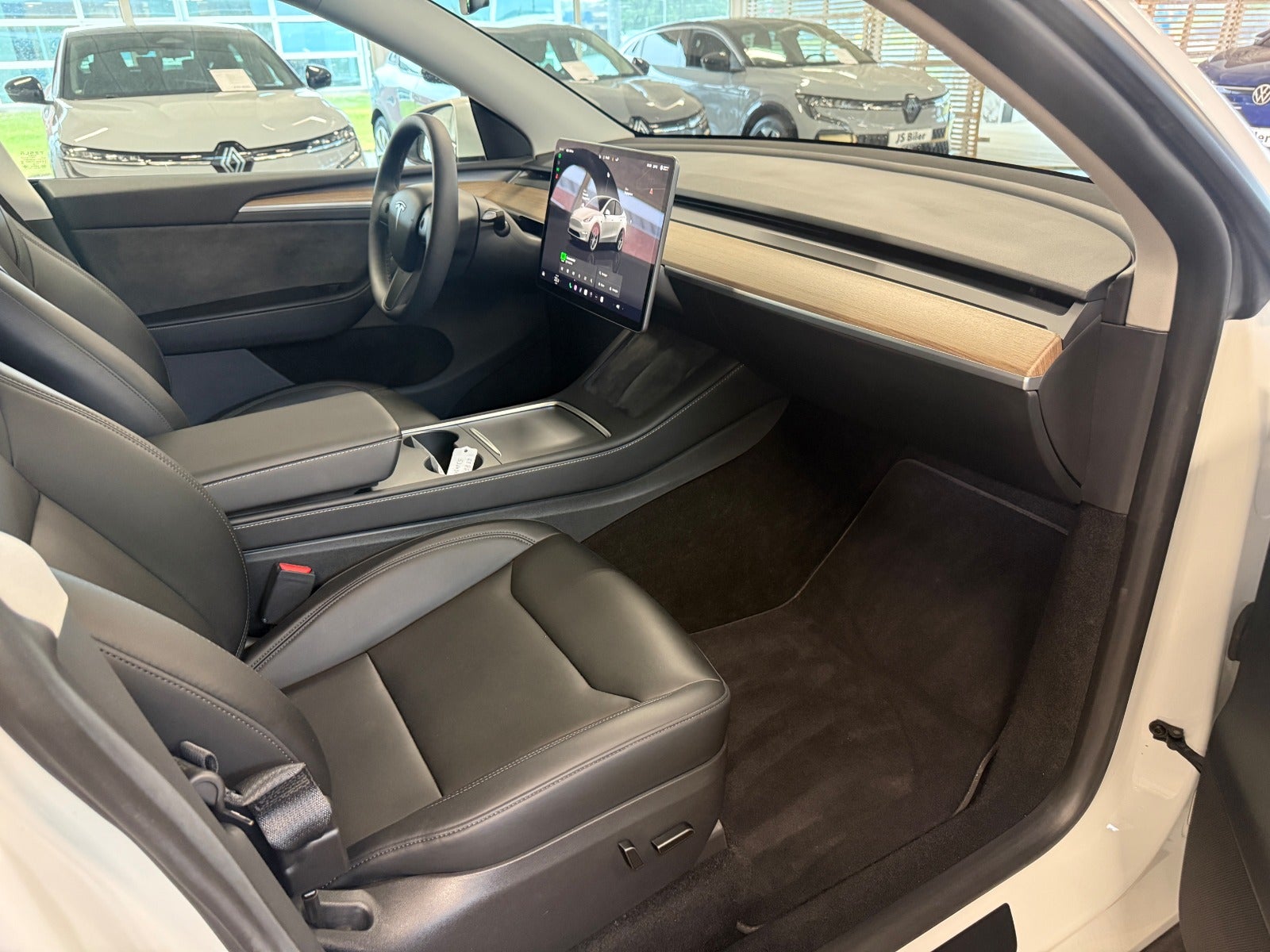 Tesla Model Y Standard Range RWD, 299ps, 2025