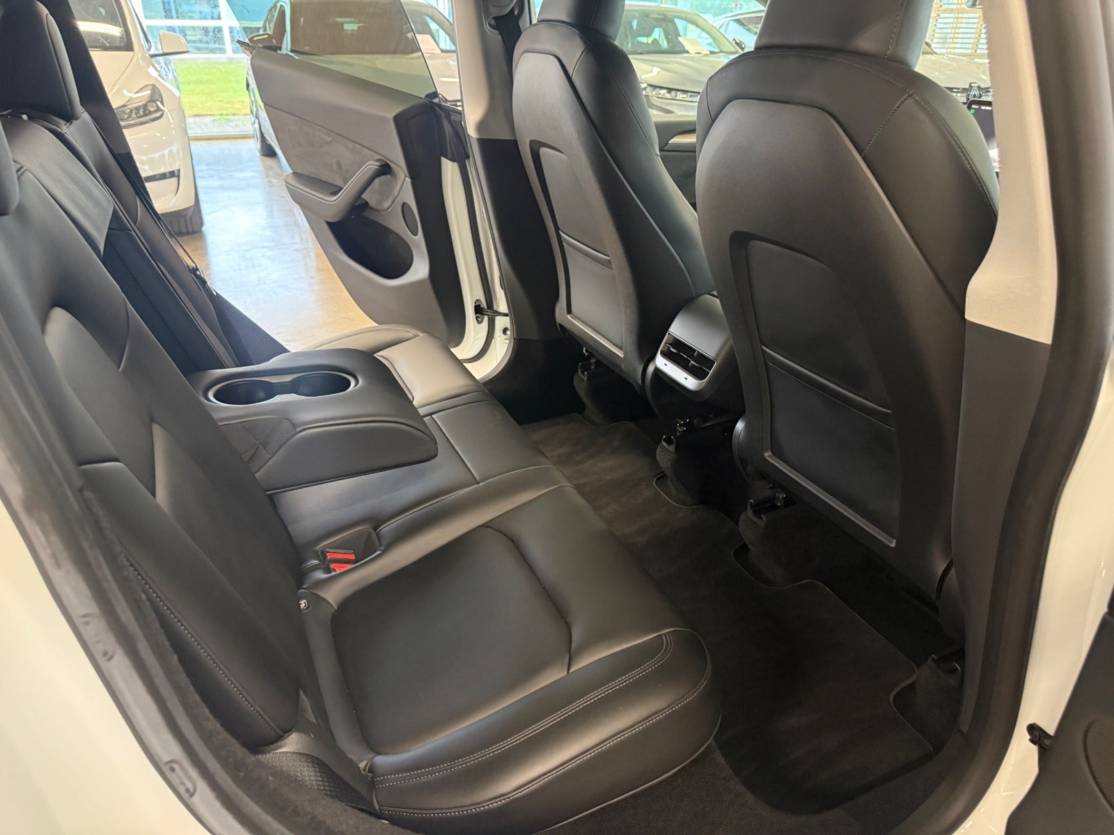 Tesla Model Y Standard Range RWD, 299ps, 2025