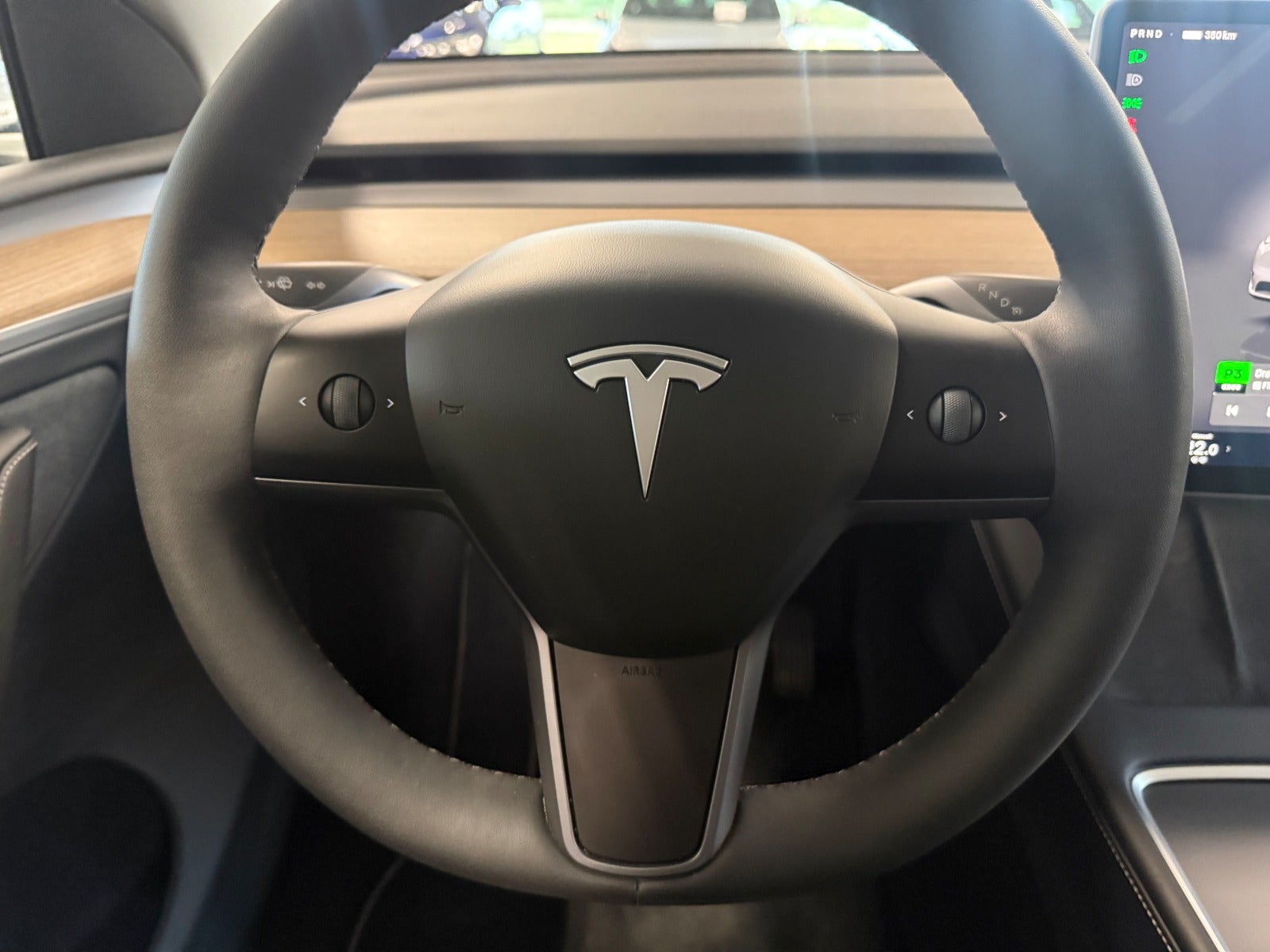 Tesla Model Y Standard Range RWD, 299ps, 2025
