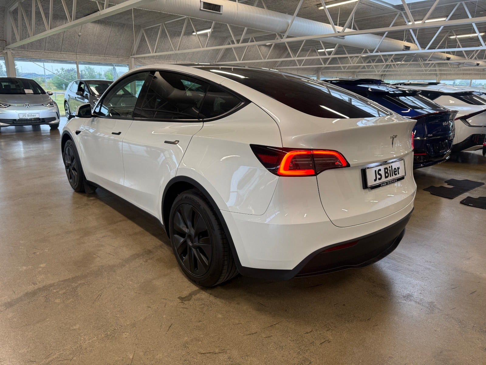 Tesla Model Y Standard Range RWD, 299ps, 2025