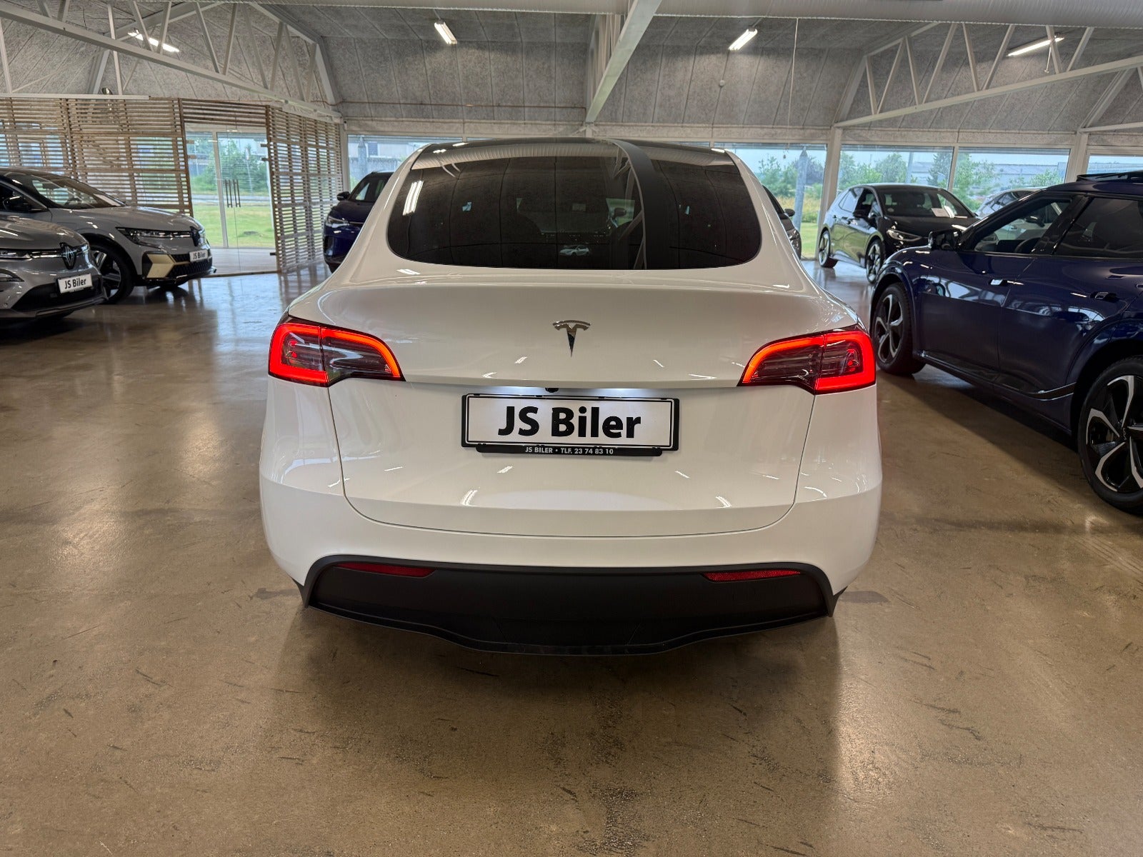 Tesla Model Y Standard Range RWD, 299ps, 2025