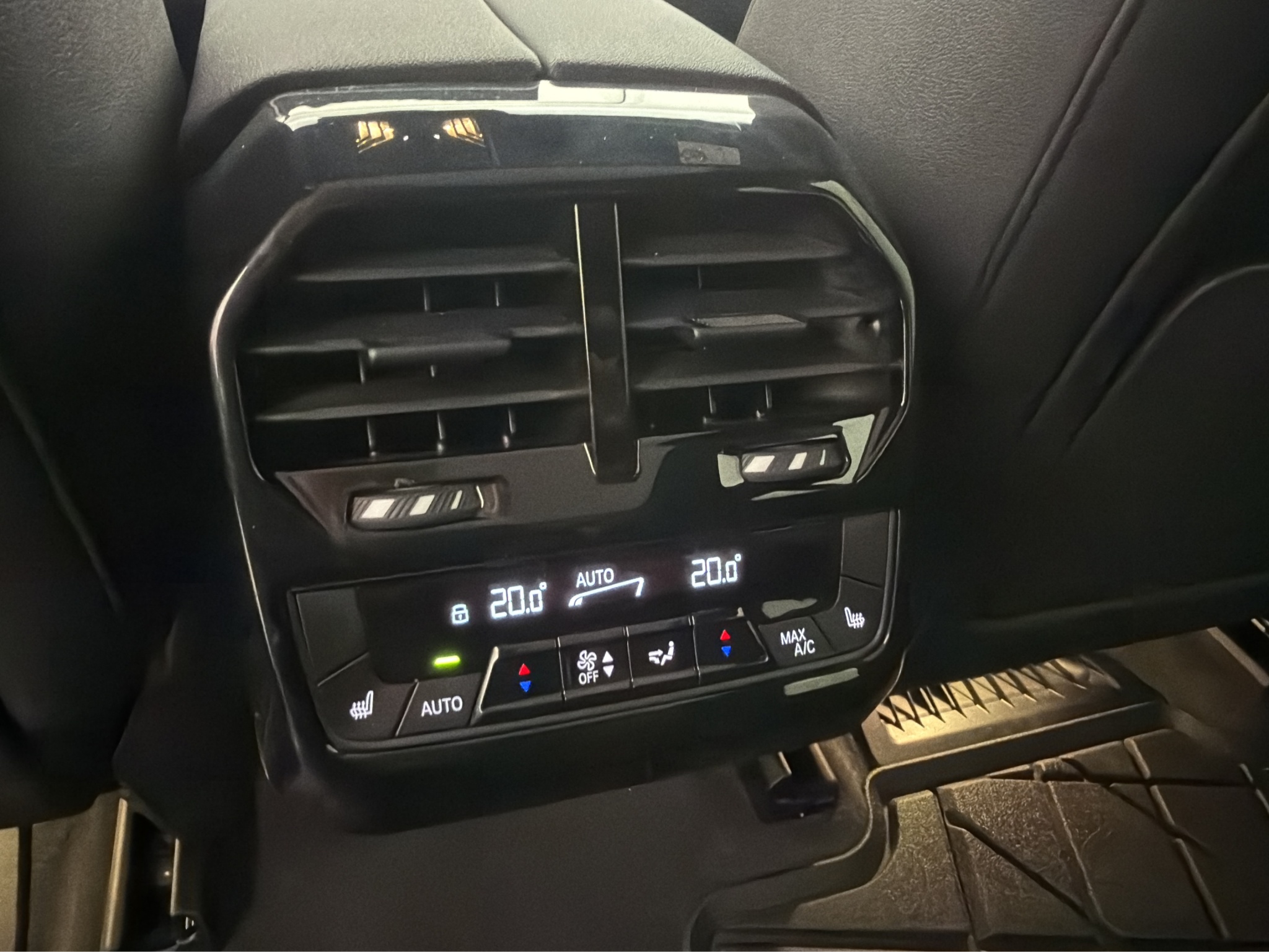 BMW iX xDrive40, 326ps, 2023