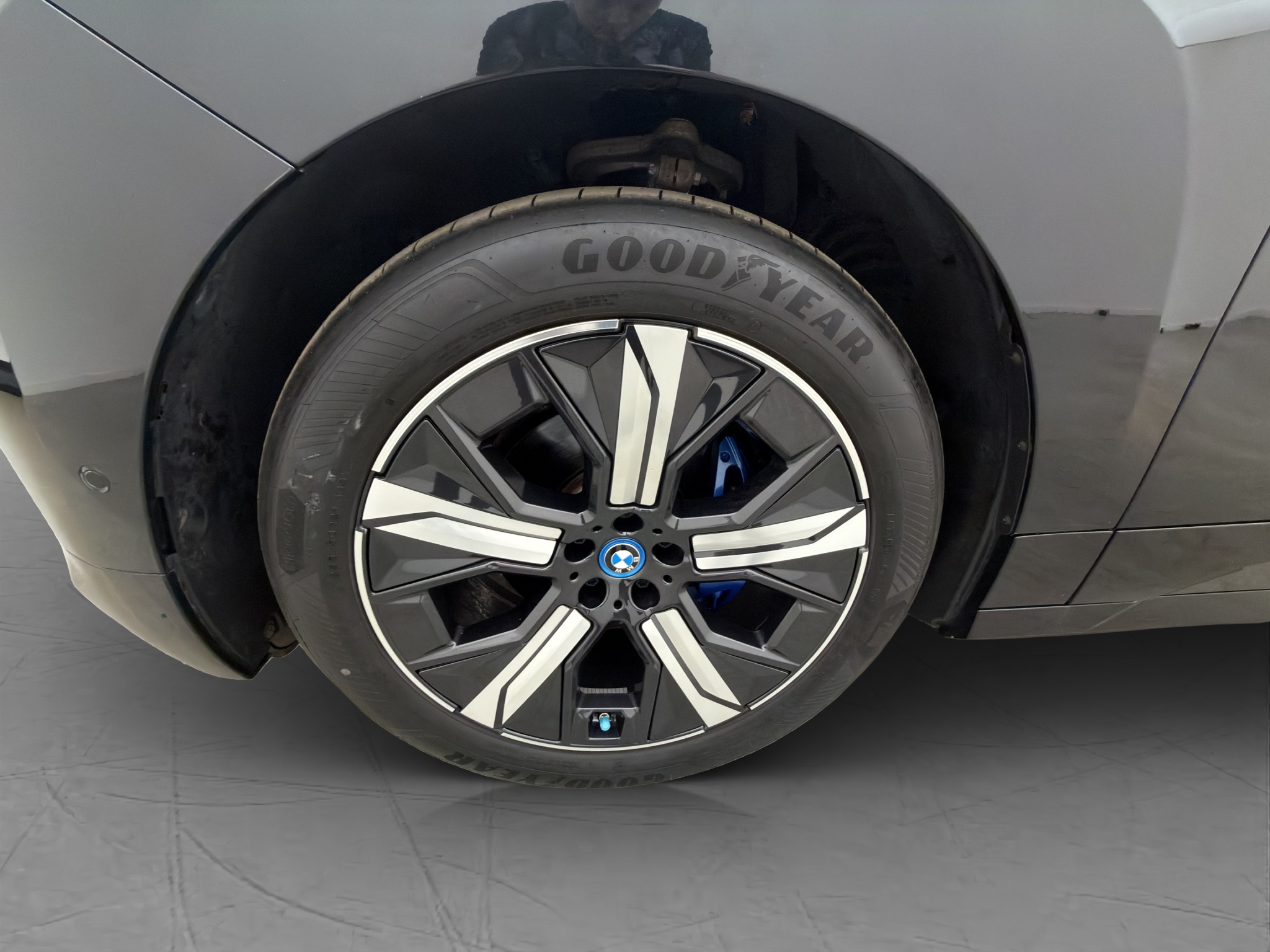 BMW iX xDrive40, 326ps, 2023