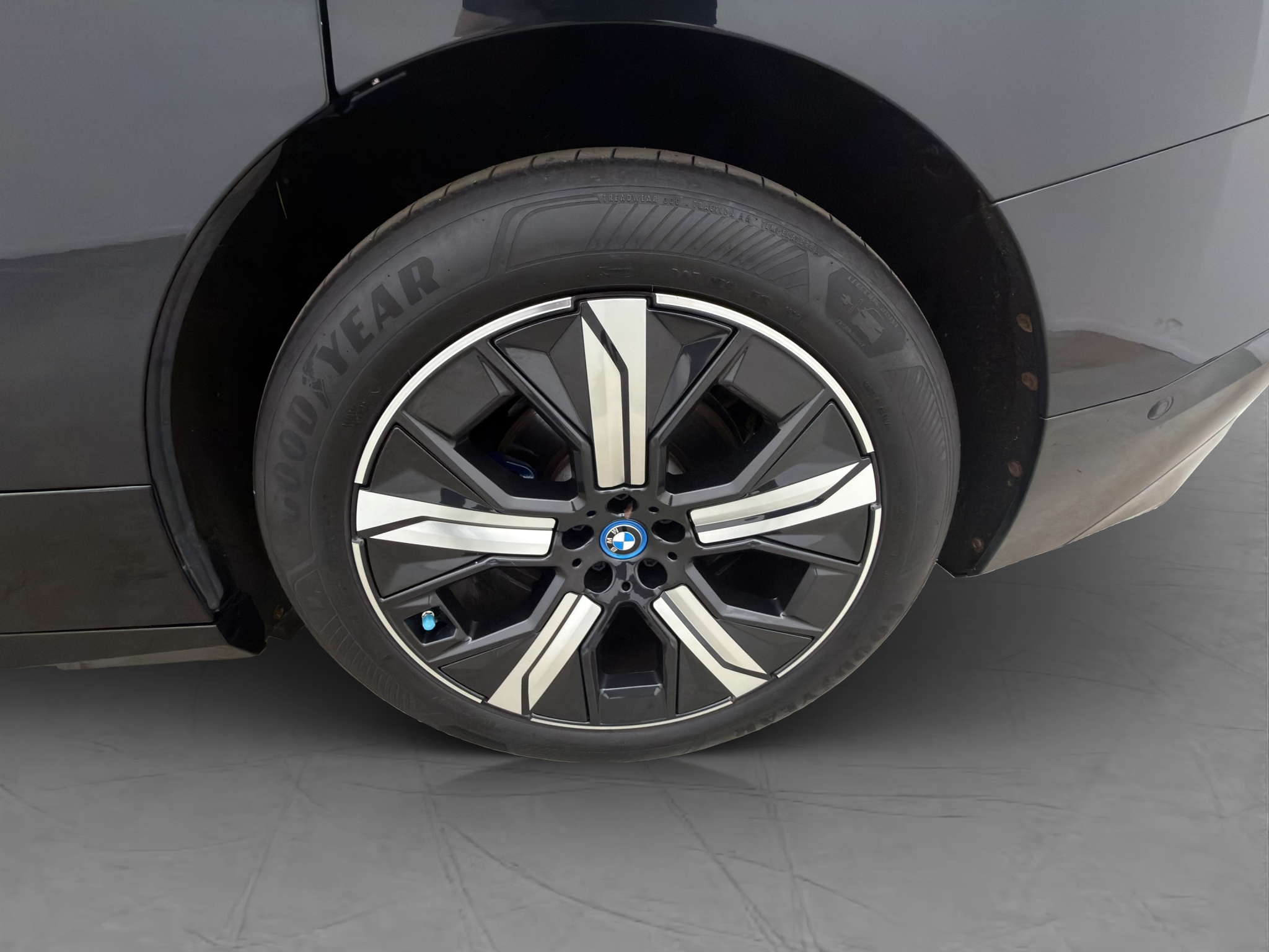 BMW iX xDrive40, 326ps, 2023