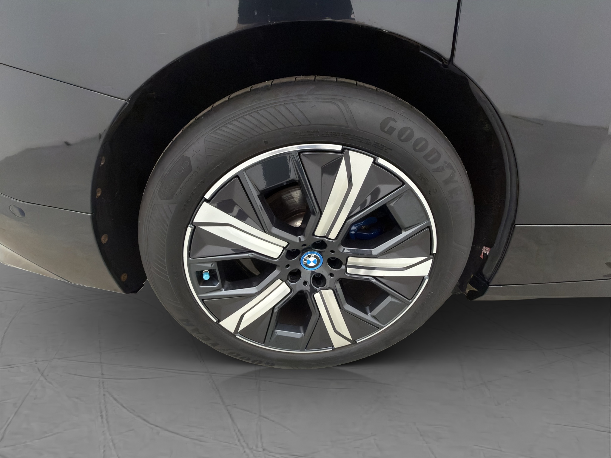 BMW iX xDrive40, 326ps, 2023