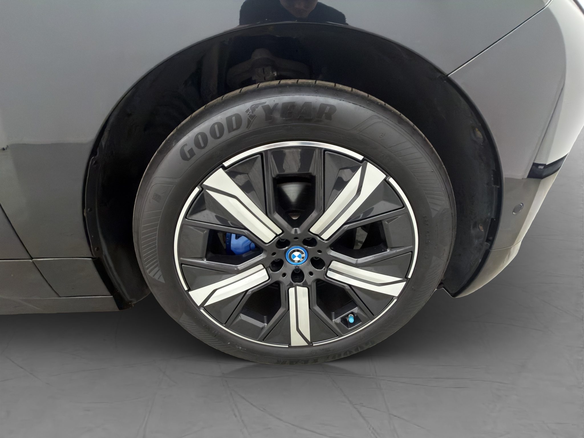 BMW iX xDrive40, 326ps, 2023