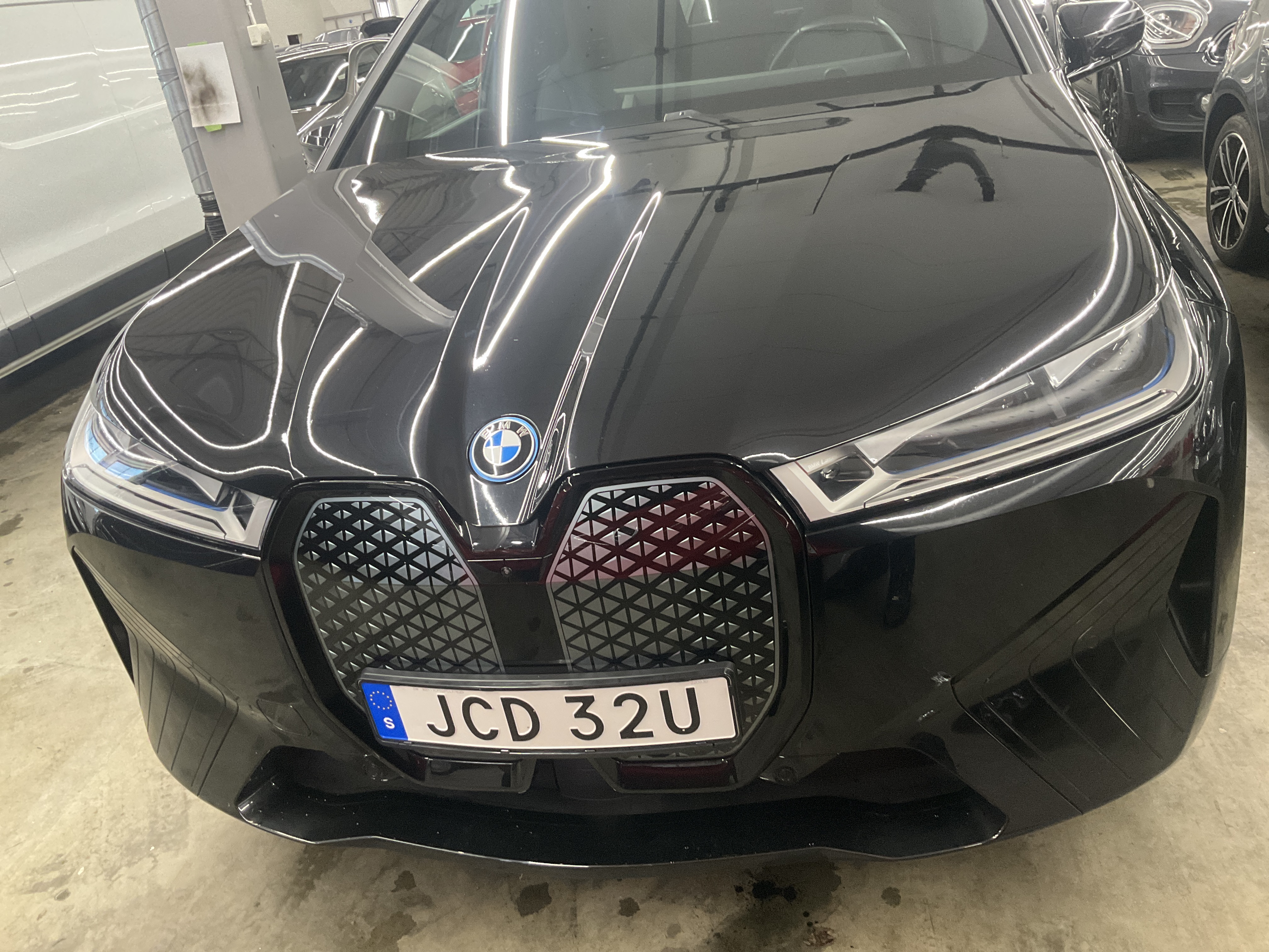 BMW iX xDrive40, 326ps, 2023