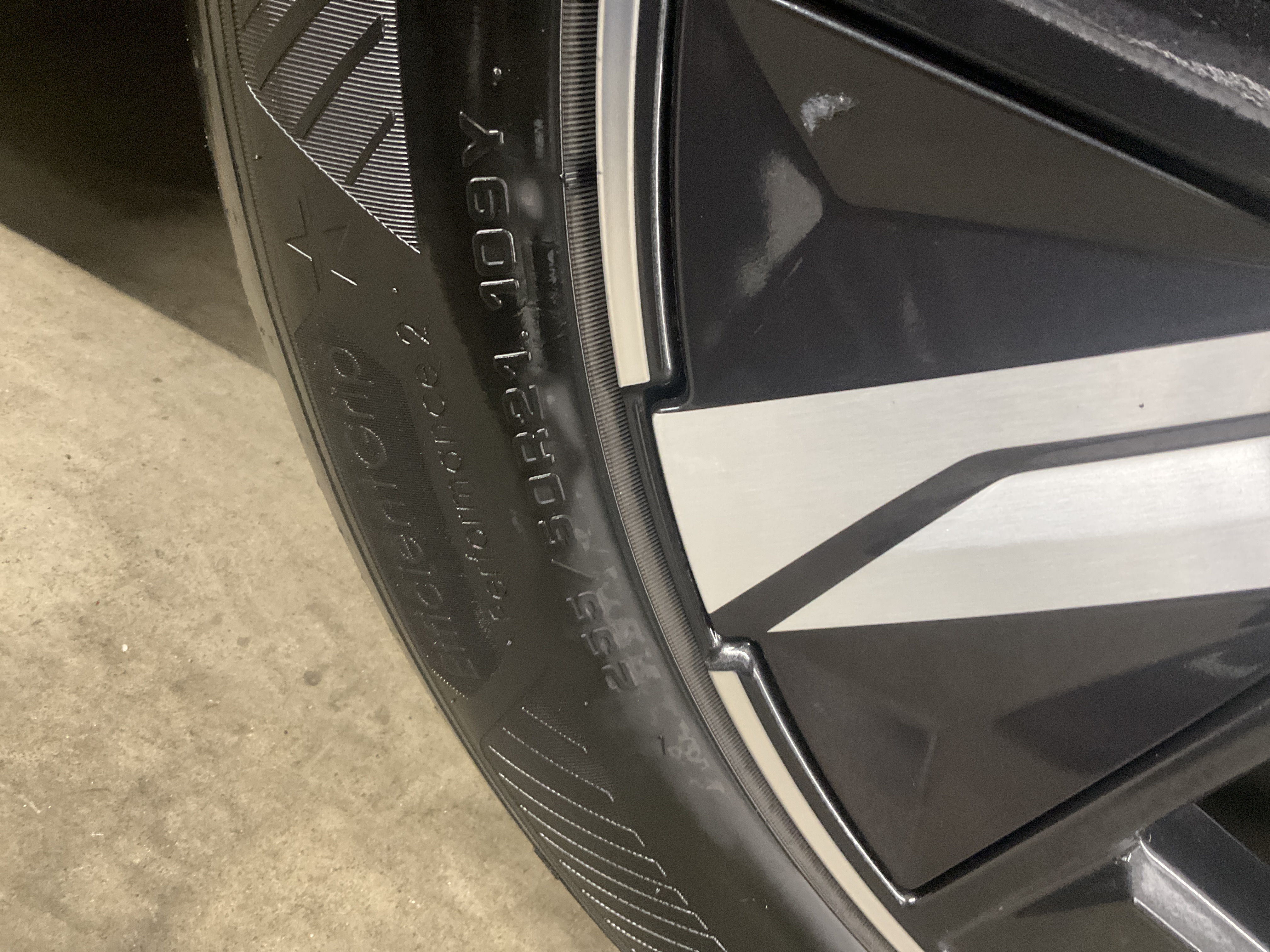 BMW iX xDrive40, 326ps, 2023