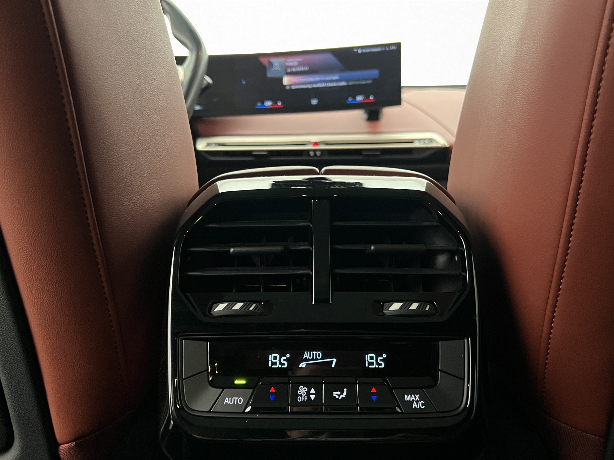 BMW iX xDrive50, 524ps, 2022