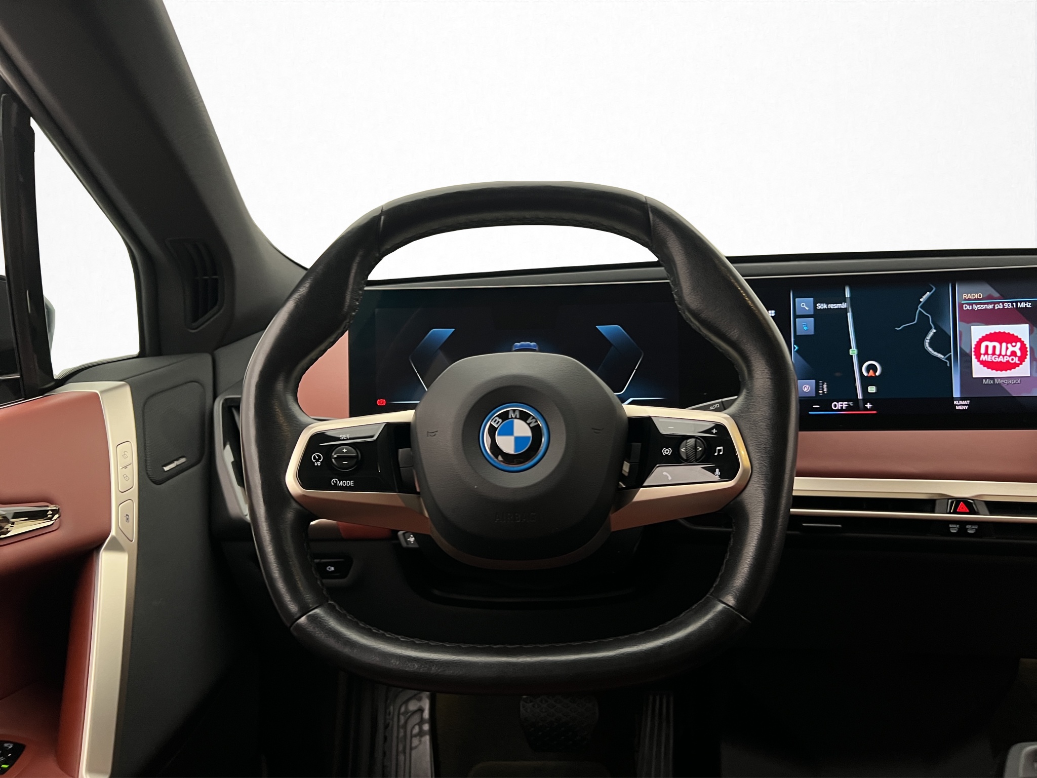 BMW iX xDrive50, 524ps, 2022