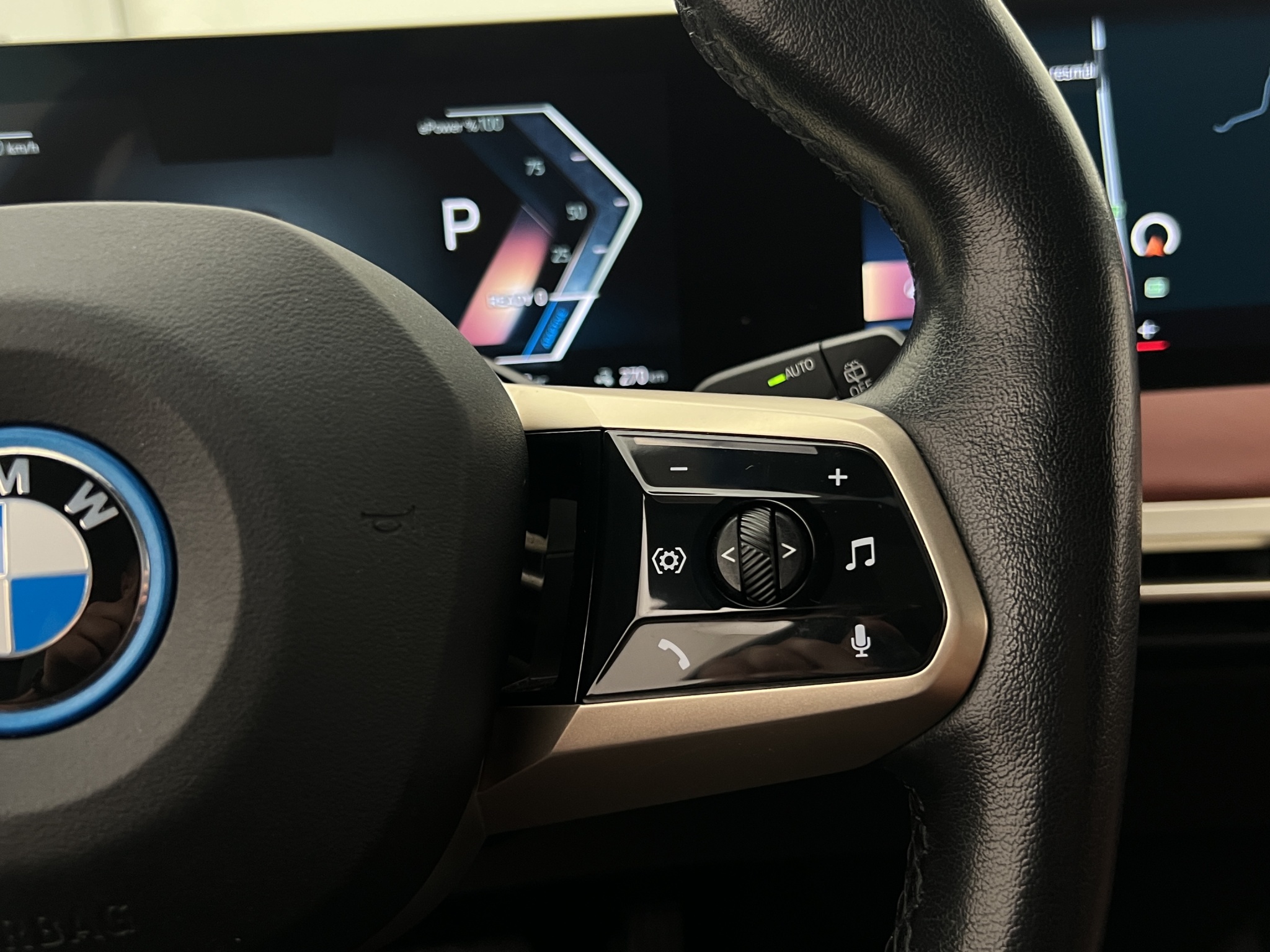 BMW iX xDrive50, 524ps, 2022