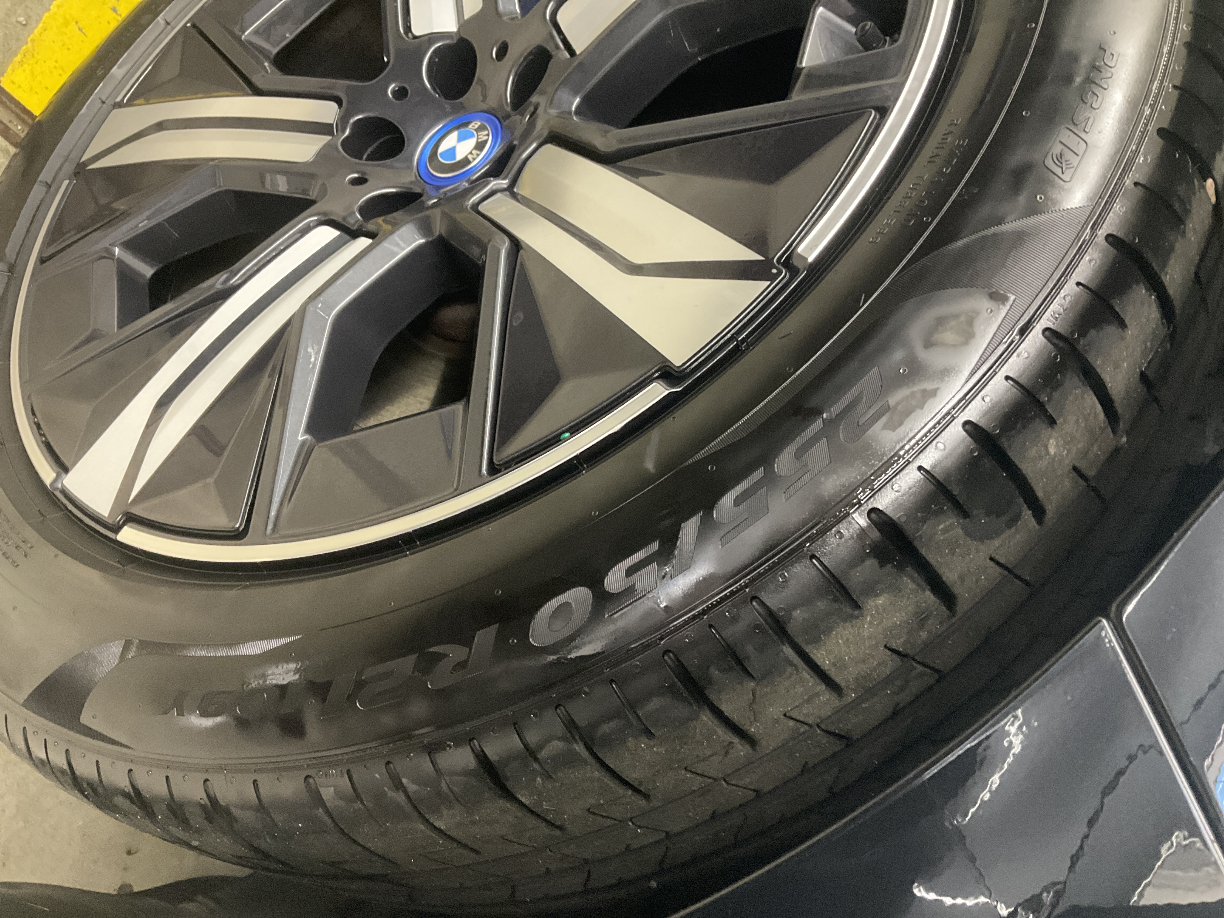 BMW iX xDrive50, 524ps, 2022