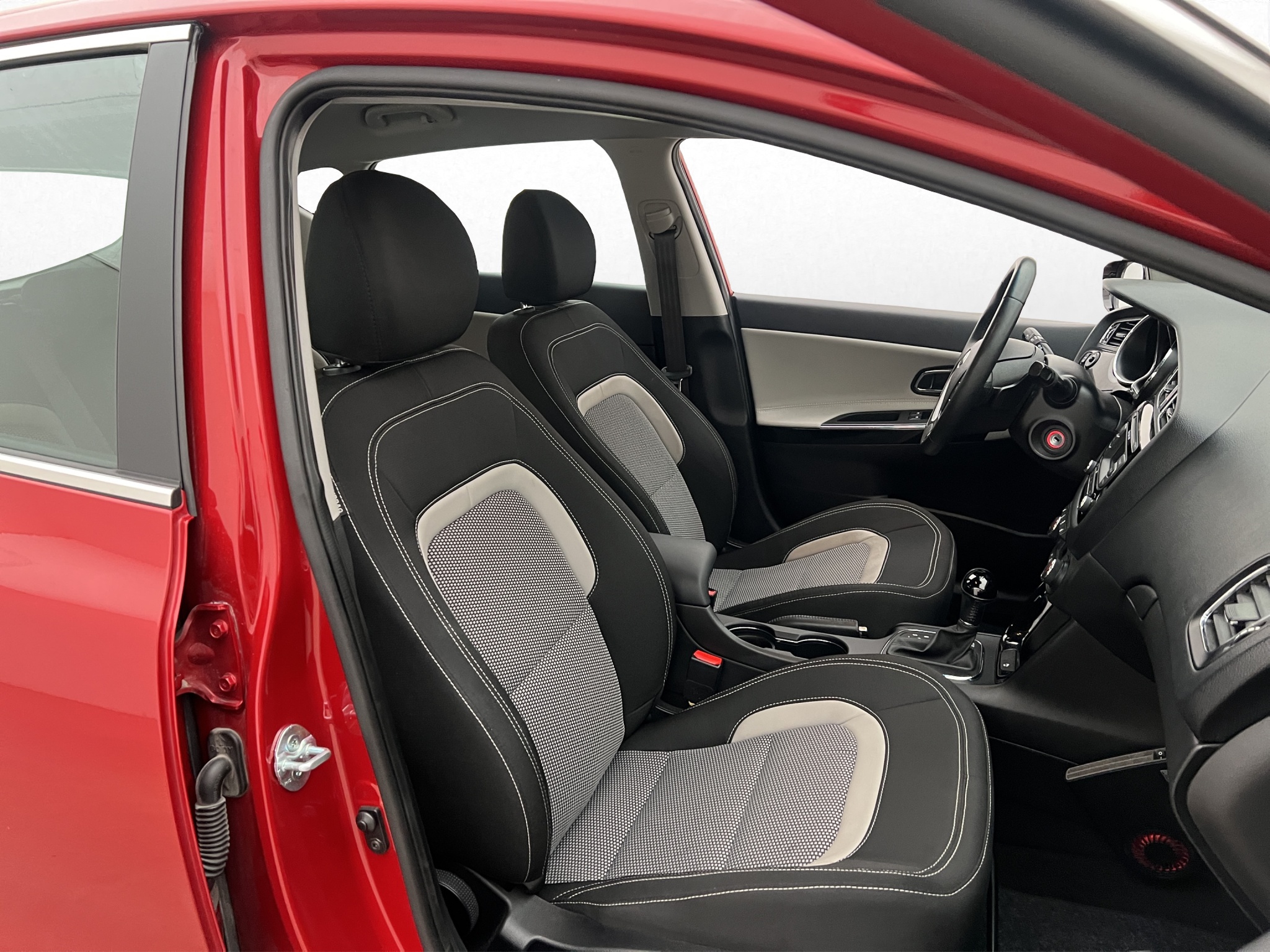 Kia cee'd 1.6 GDI DCT, 6-trins, 135ps, 2015
