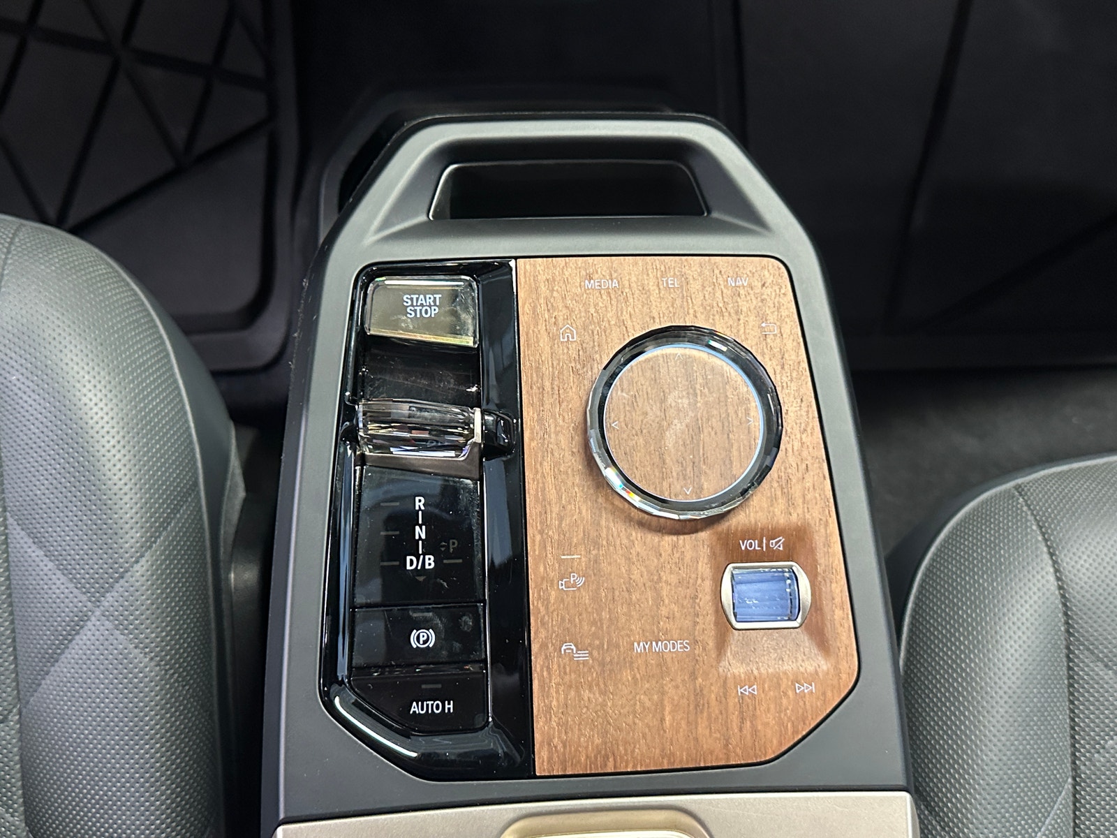 BMW iX xDrive40, 326hk, 2022