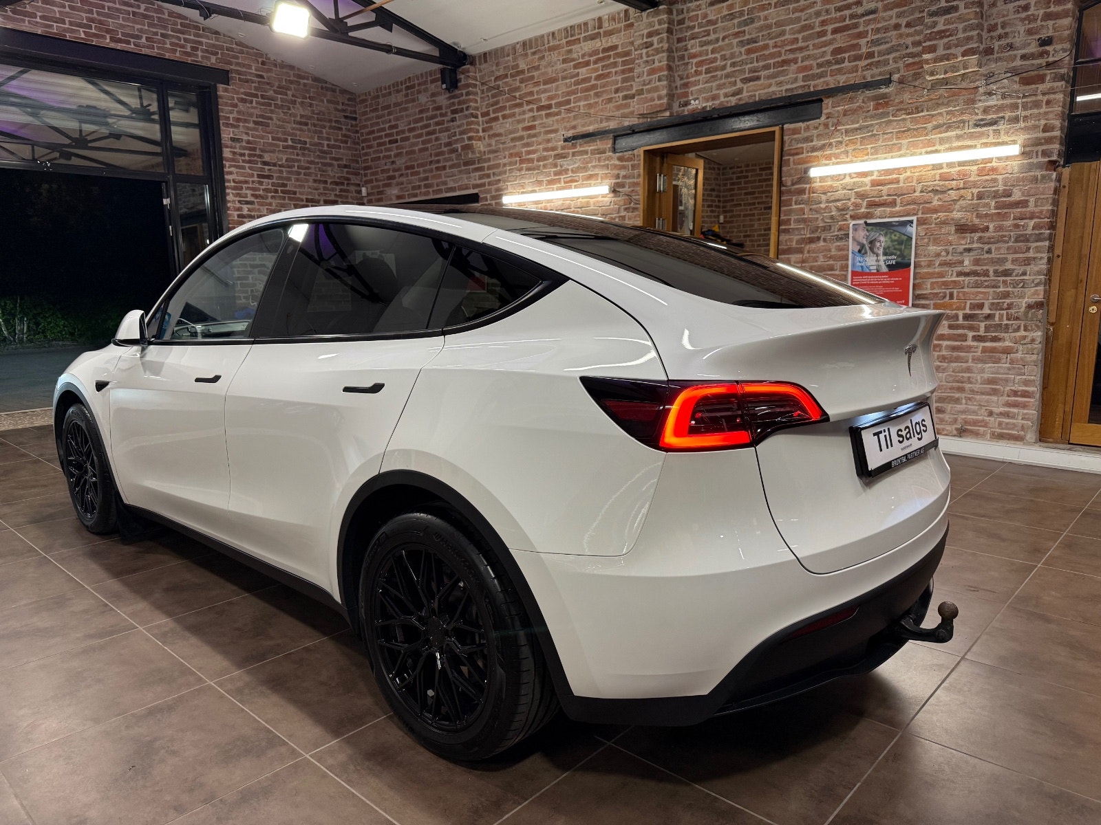 Tesla Model Y Long Range AWD, 514hp, 2024